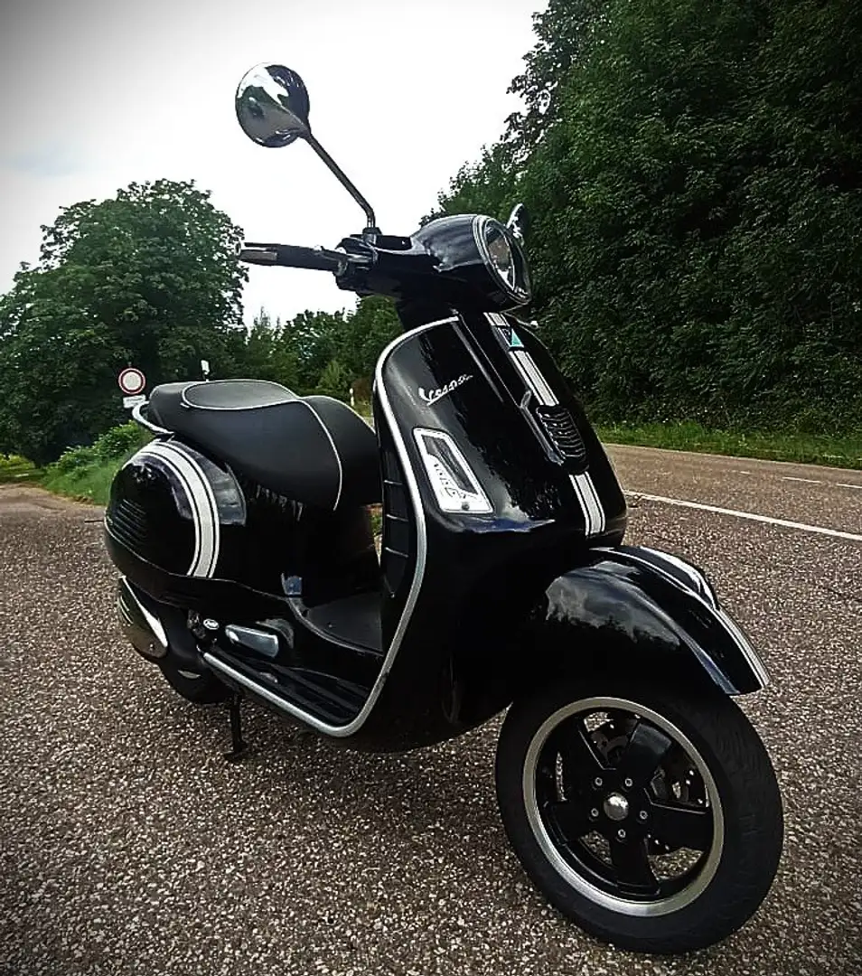Vespa GTS 300 Grs 300 Super Negro - 1