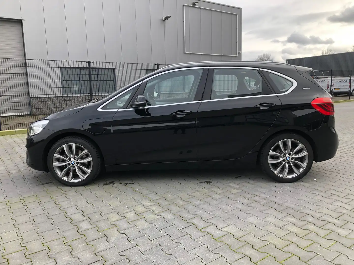 BMW 225 225xe iP Cent. Exec. Negro - 1