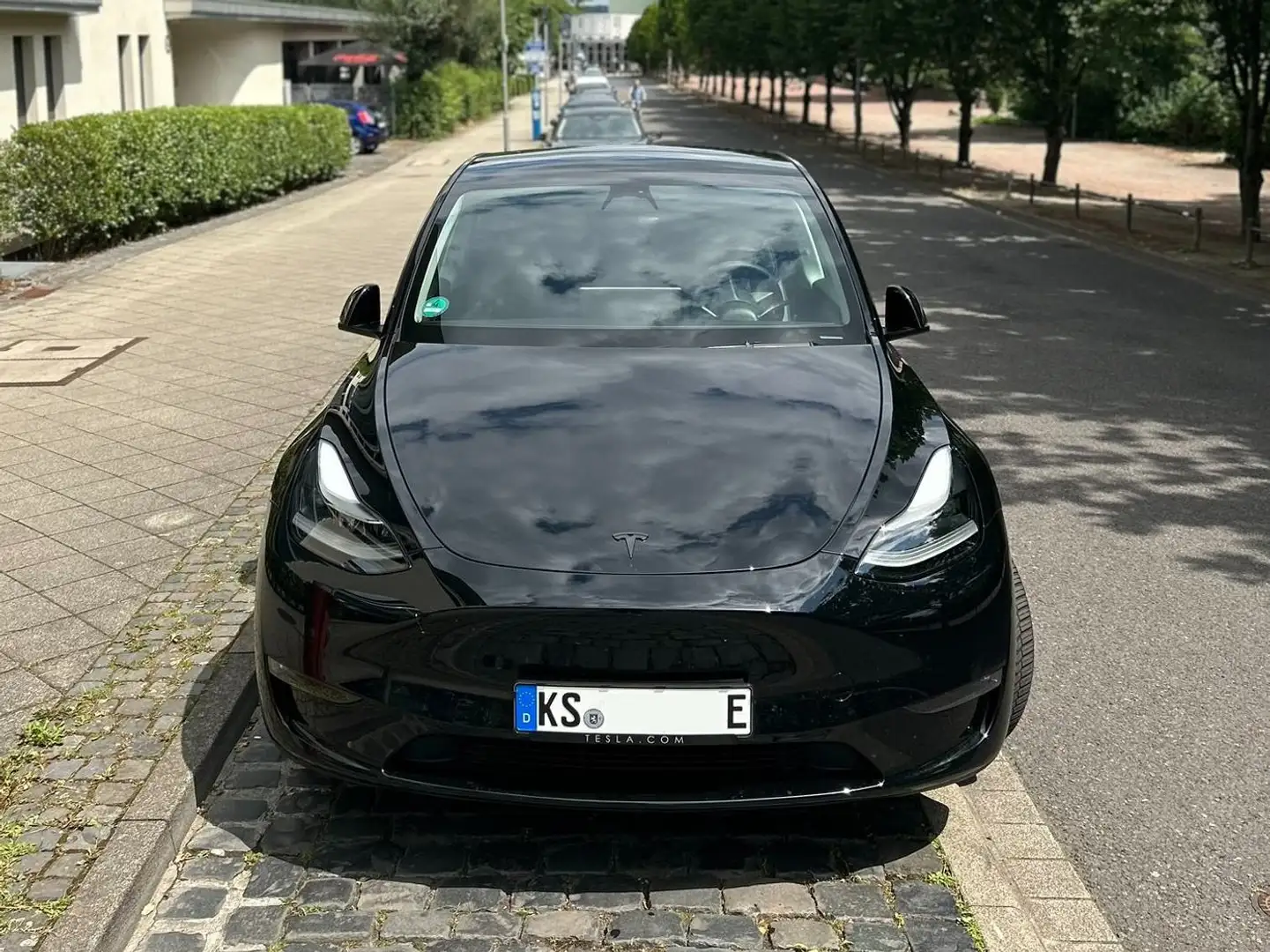 Tesla Model Y Long Range Dual Motor AWD Schwarz - 1