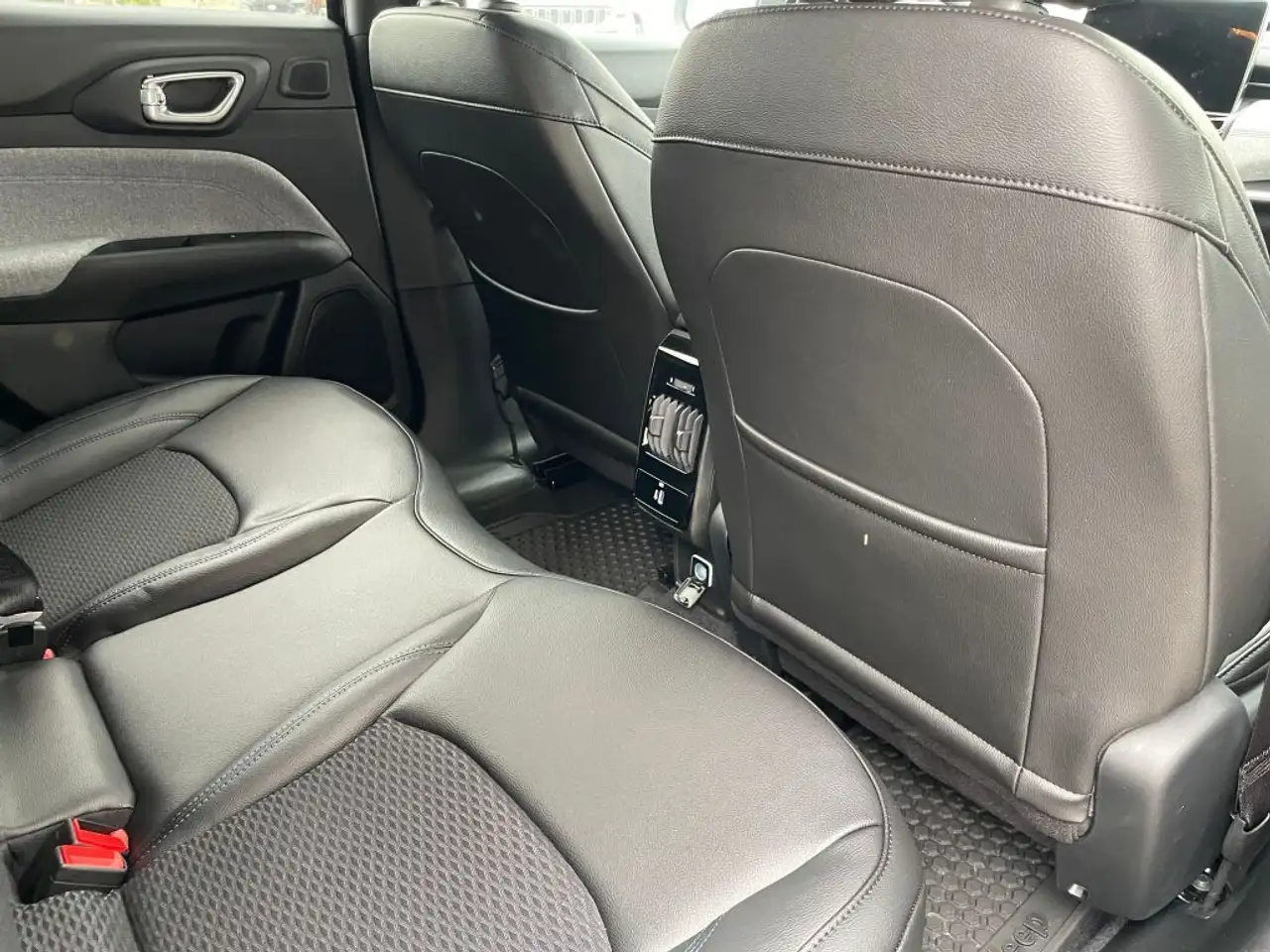 Jeep Compass photo Jeep Compass