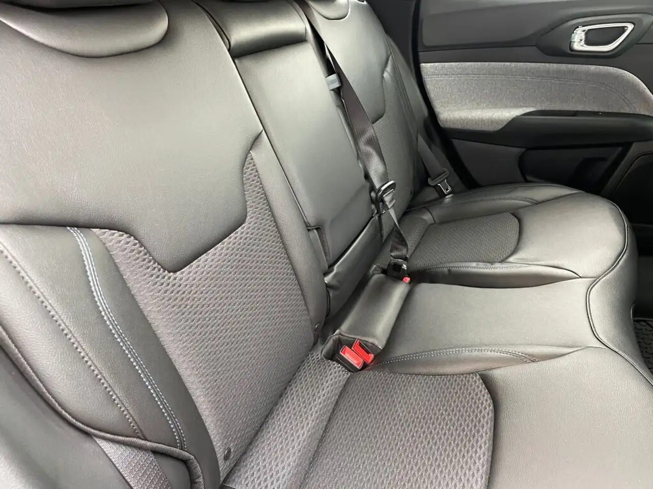 Jeep Compass photo Jeep Compass