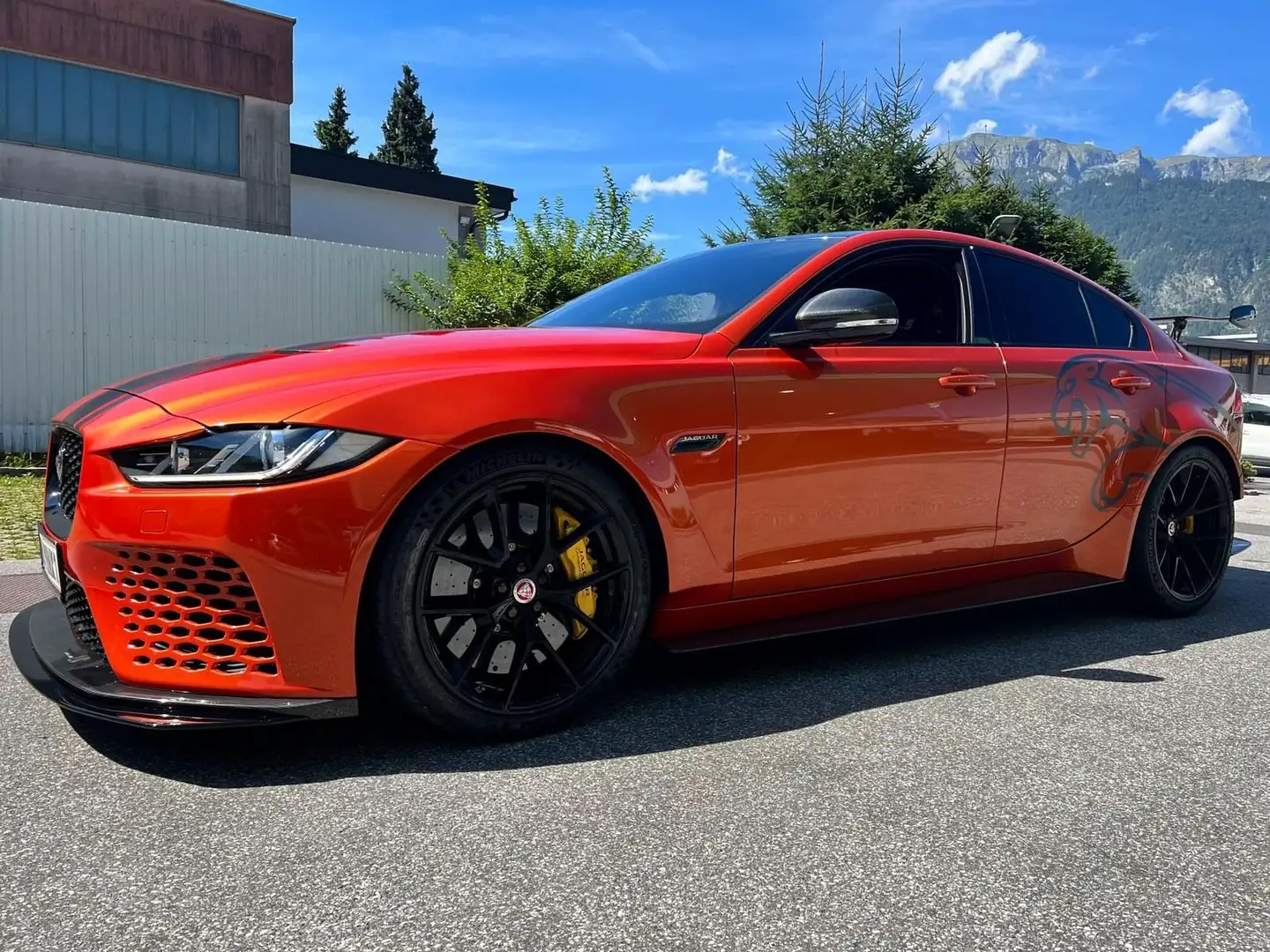 Jaguar XE Project 8 AWD V8 600PS Trackpack Oranje - 1