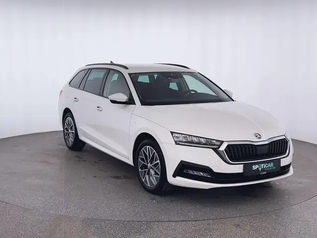 Skoda Octavia view 3