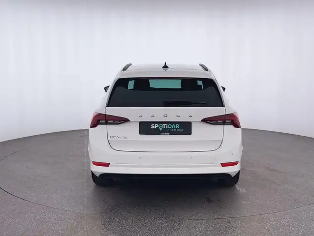 Skoda Octavia view 4