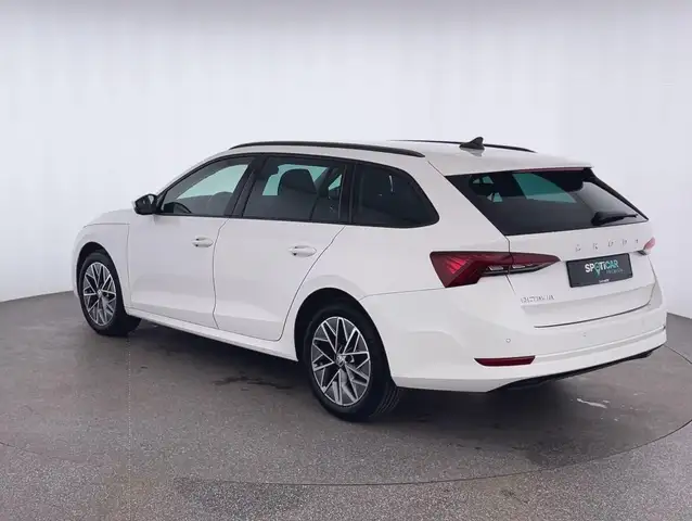 Skoda Octavia view 5