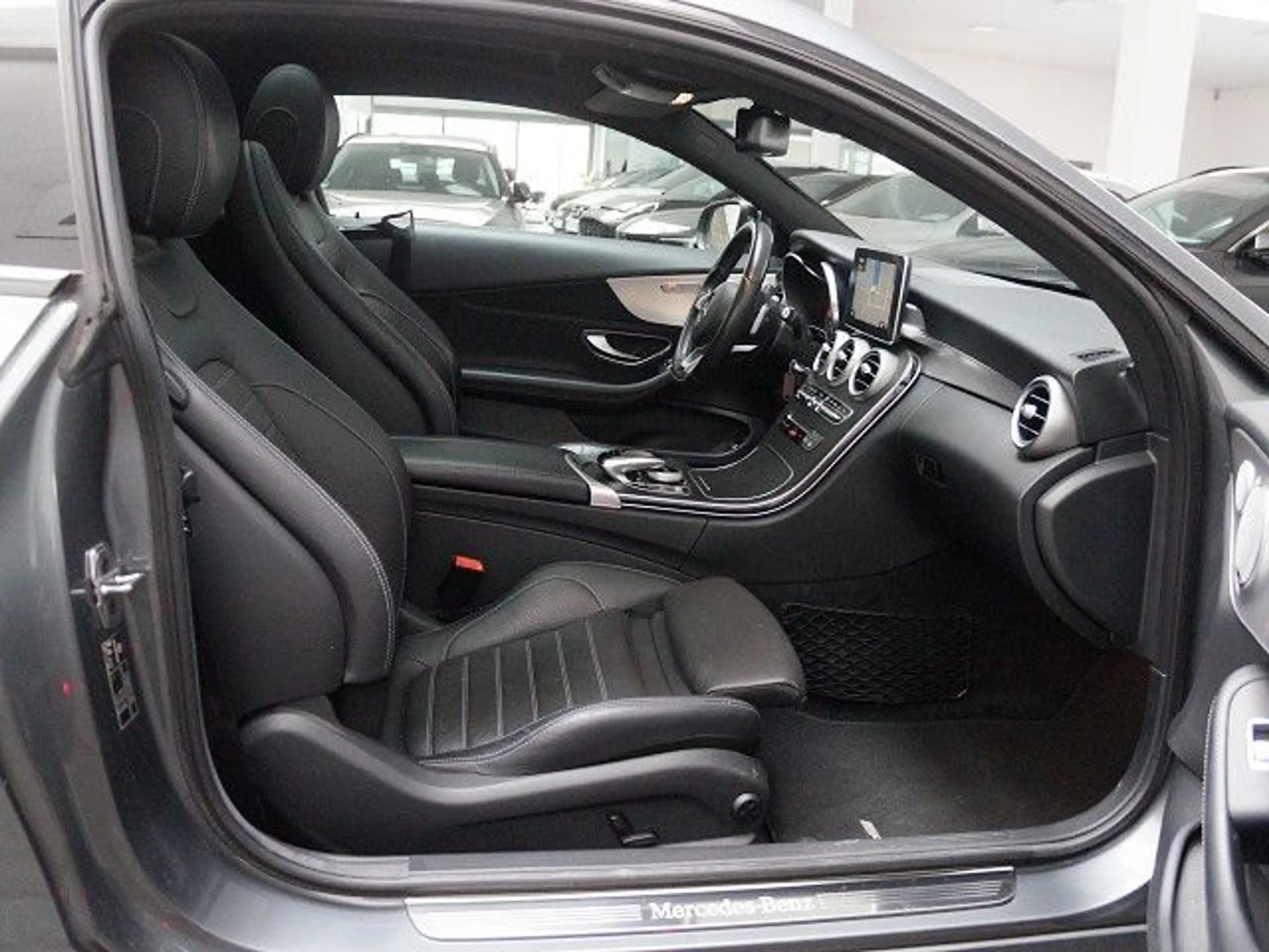 Mercedes-Benz C 400 4MATIC 9G AMG Leder Pano Navi R-Kam LED — photo 8