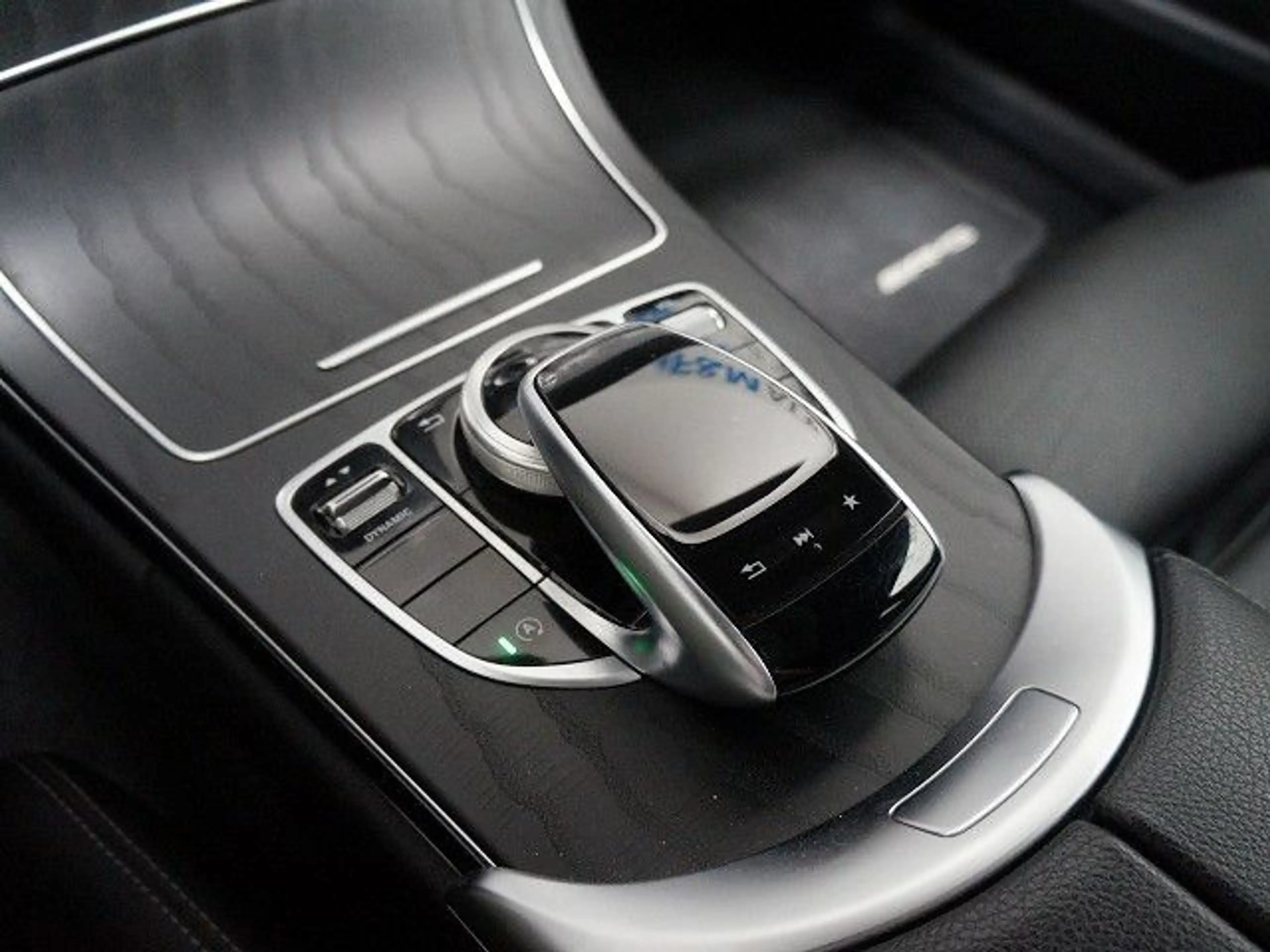 Mercedes-Benz C 400 4MATIC 9G AMG Leder Pano Navi R-Kam LED — photo 7