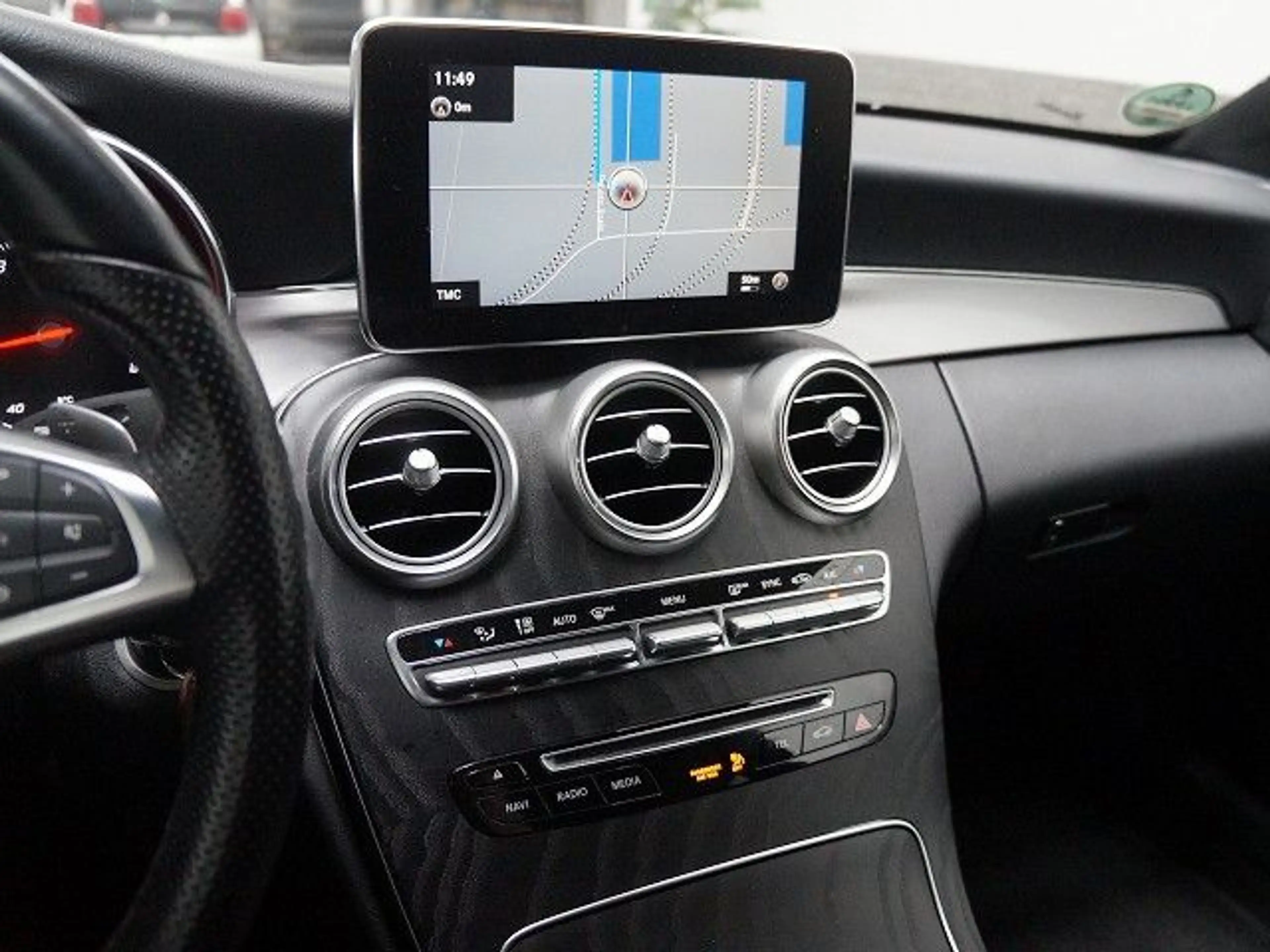 Mercedes-Benz C 400 4MATIC 9G AMG Leder Pano Navi R-Kam LED — photo 6