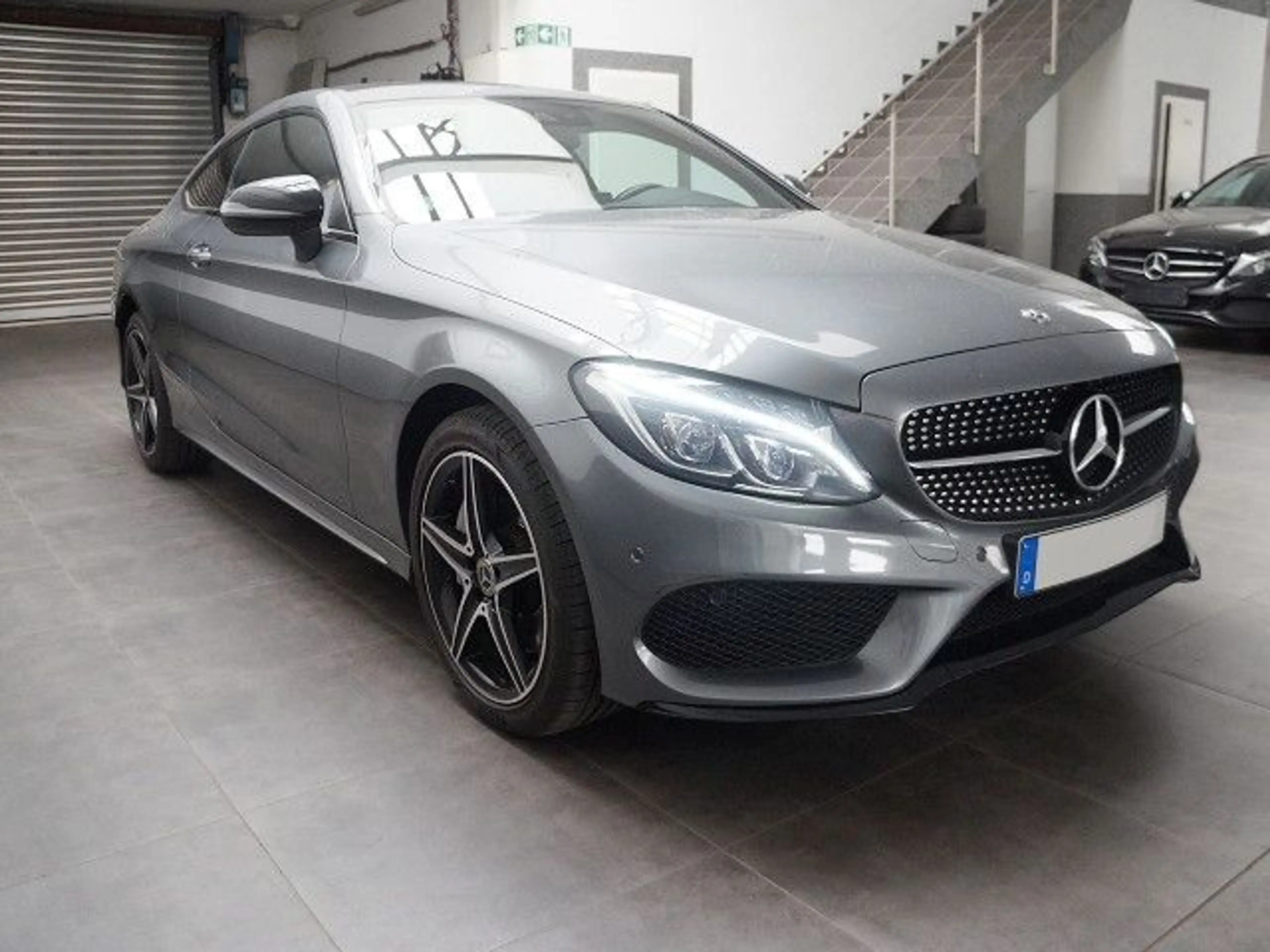 Mercedes-Benz C 400 4MATIC 9G AMG Leder Pano Navi R-Kam LED — photo 2