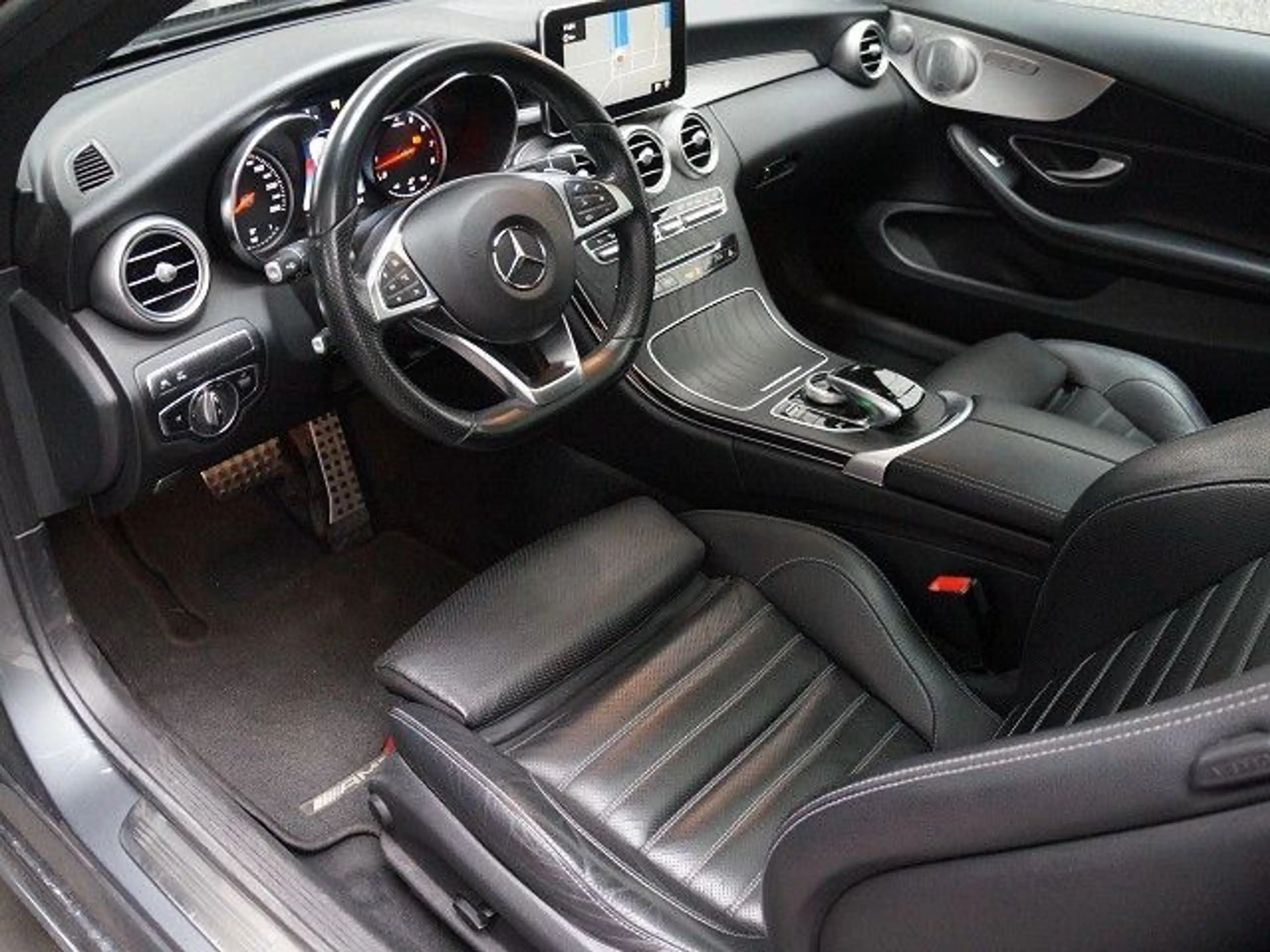Mercedes-Benz C 400 4MATIC 9G AMG Leder Pano Navi R-Kam LED — photo 5