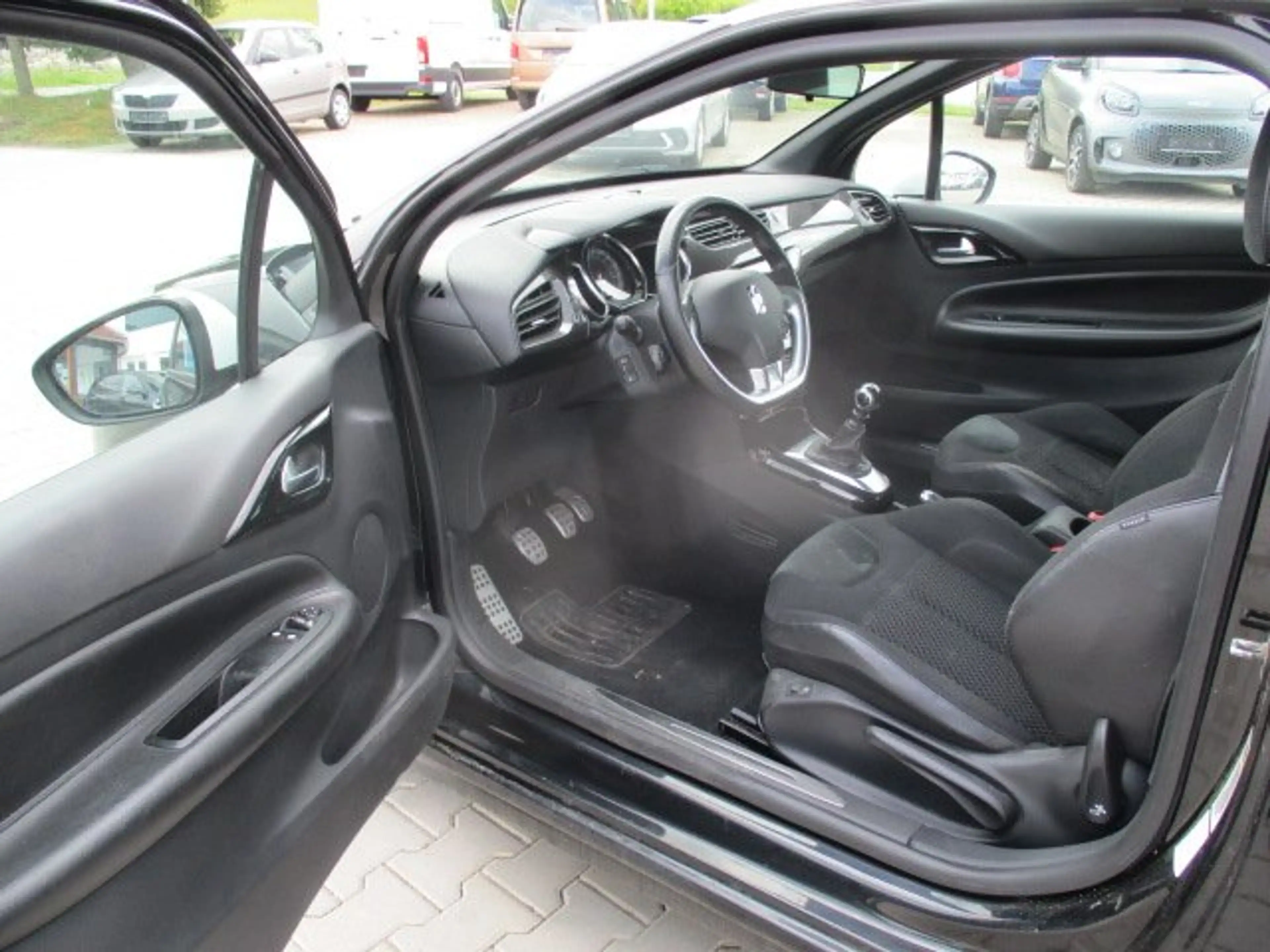 Citroen DS3 SportChic — photo 10