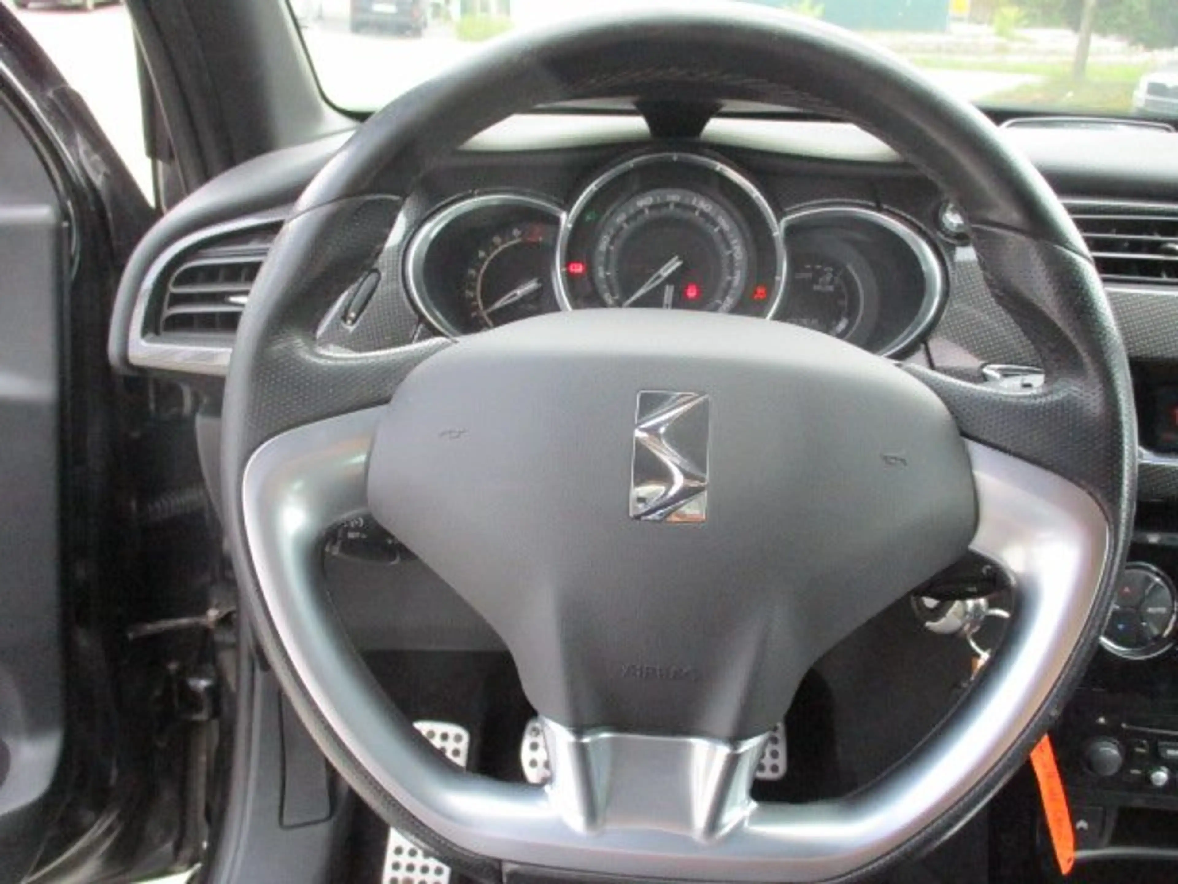 Citroen DS3 SportChic — photo 13