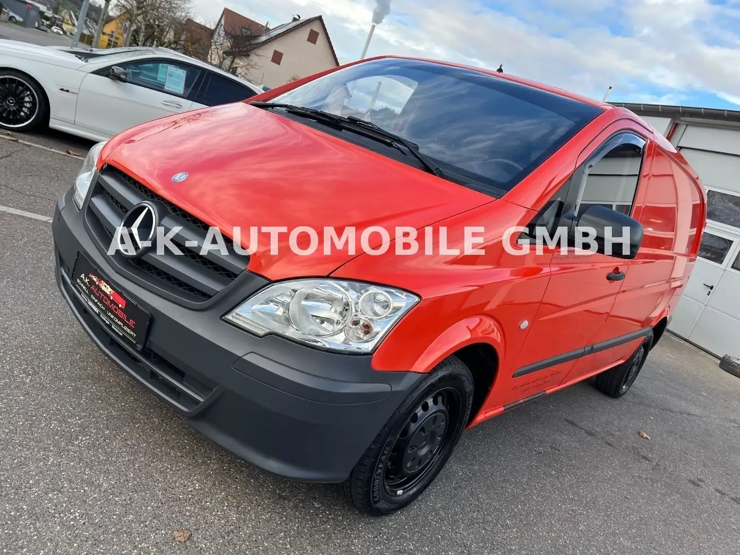 Mercedes-Benz Vito Kasten 113 CDI kompakt*KLIMA*AHK*1-HAND* Orange - 1