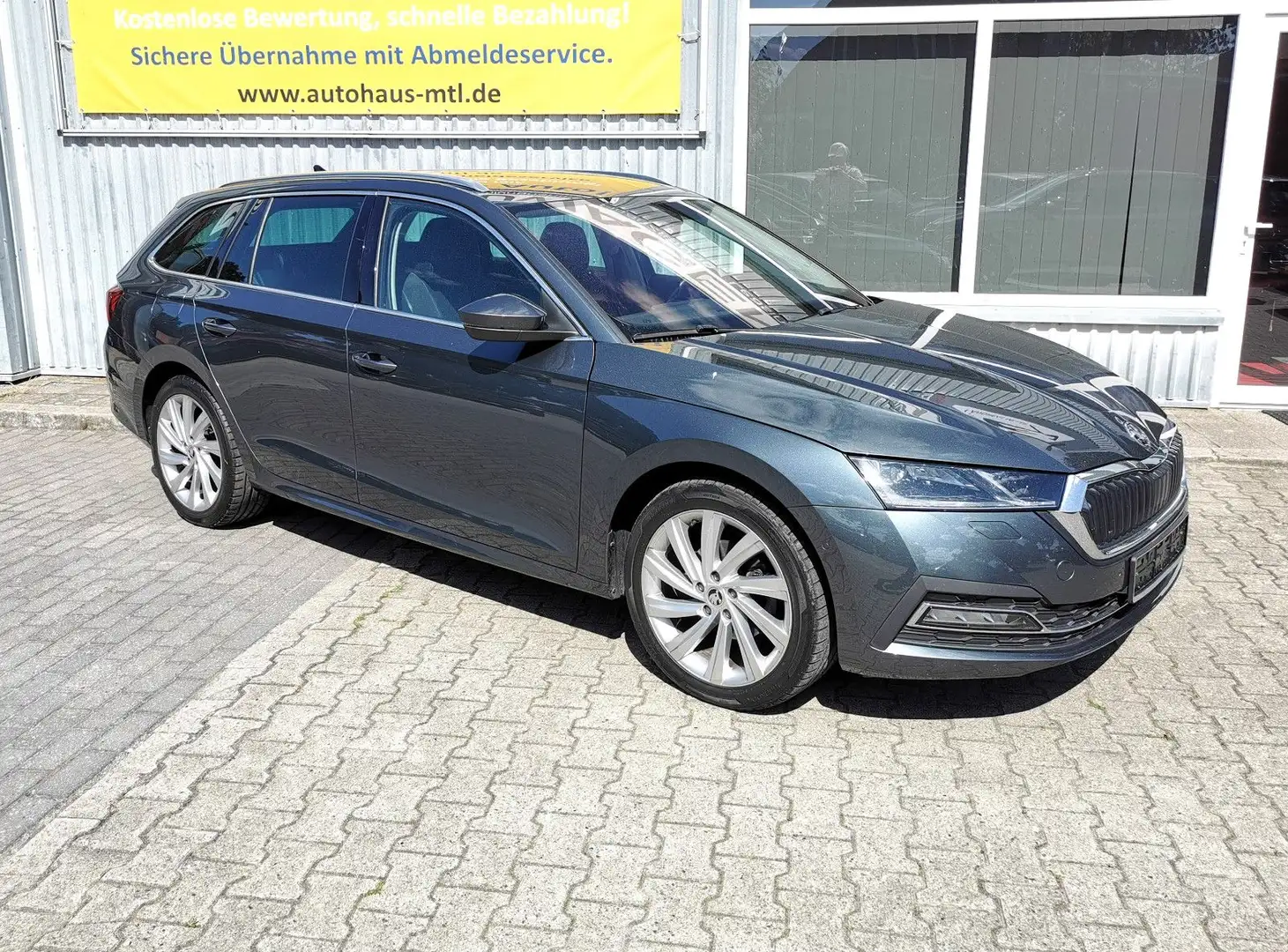 Skoda Octavia 2.0 TDI 110kW DSG FIRST EDIT. COMBI AHK Grau - 2