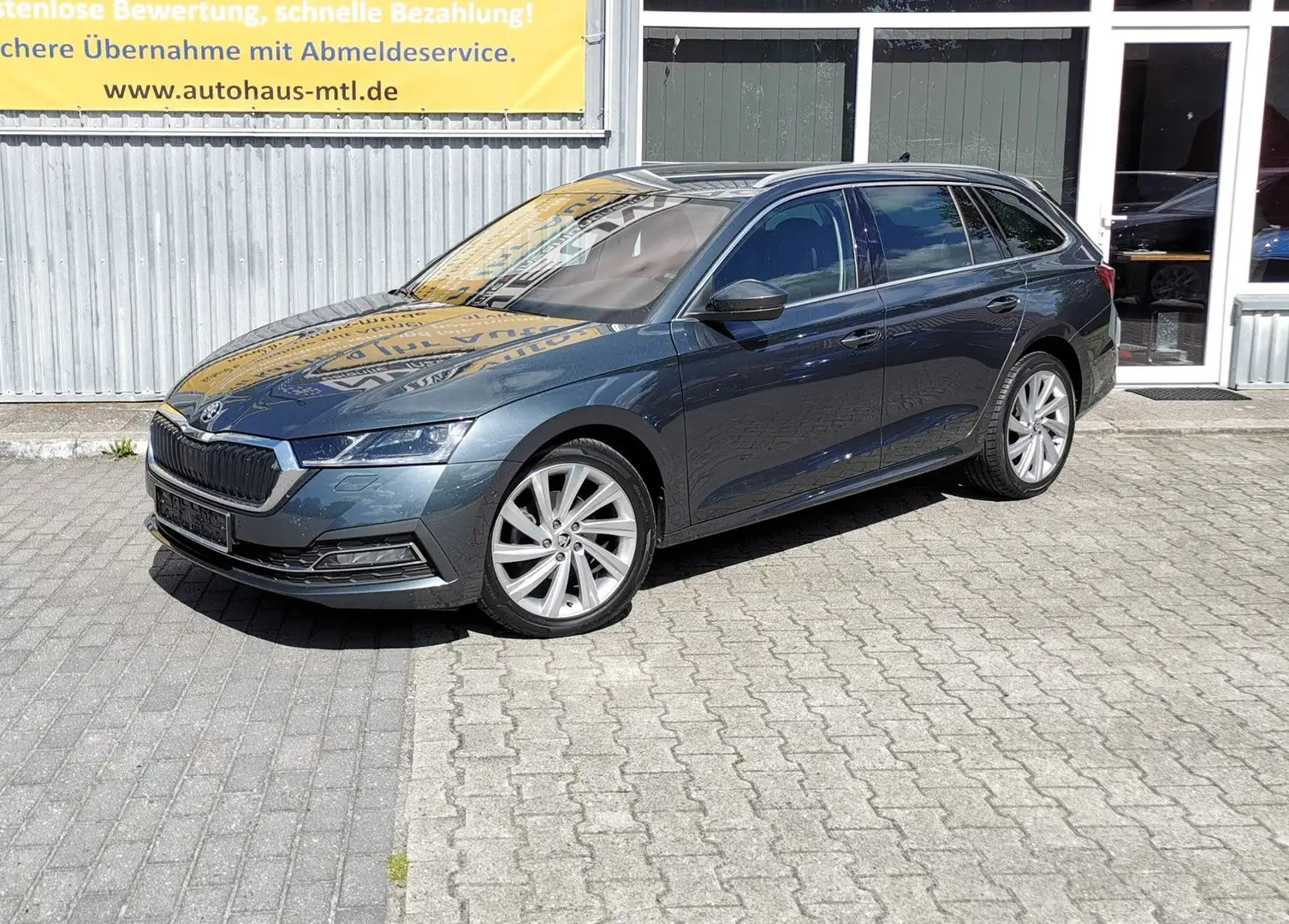 Skoda Octavia 2.0 TDI 110kW DSG FIRST EDIT. COMBI AHK Grau - 1