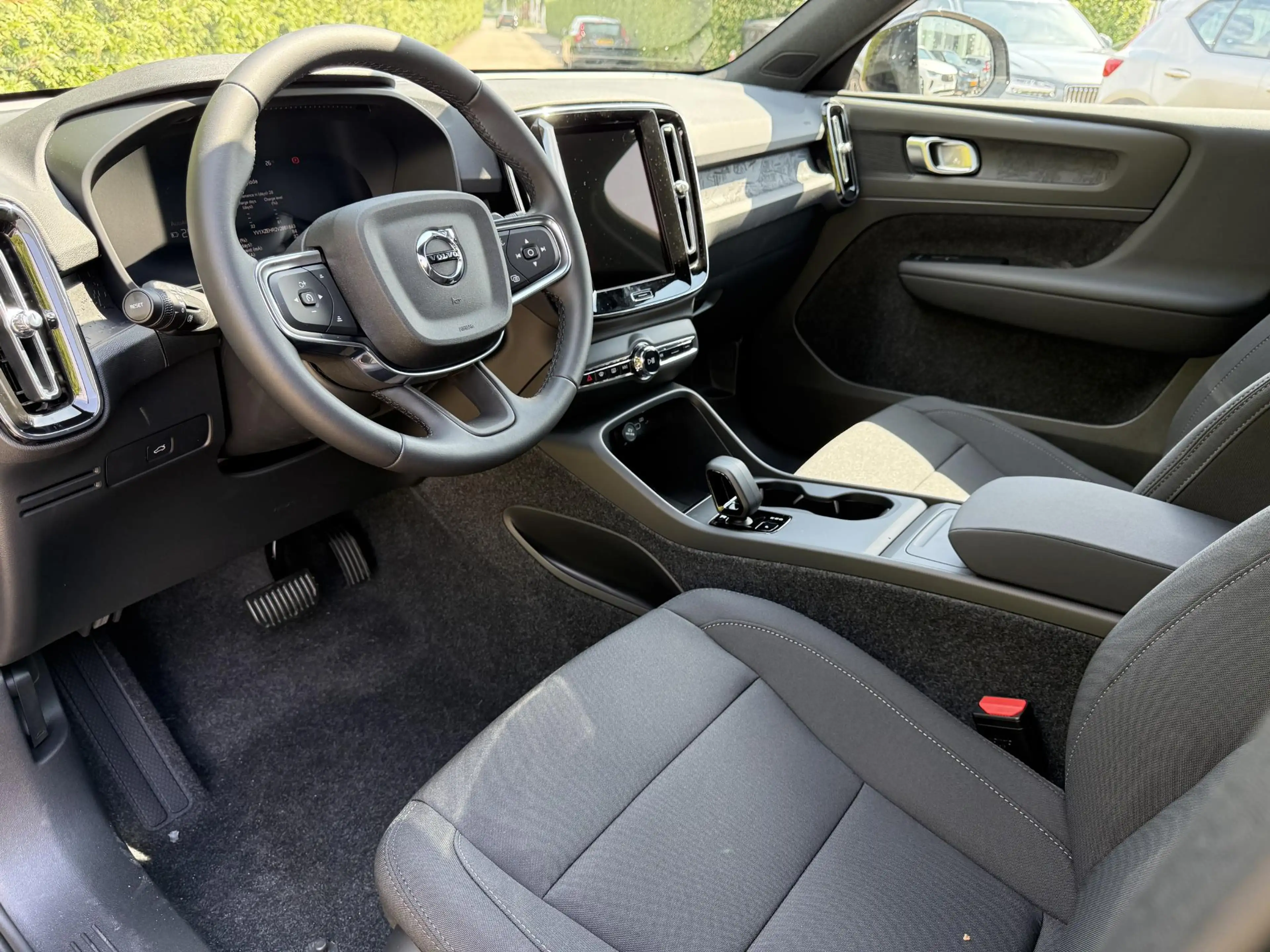 Volvo EX40 Single Motor Extended Range Core 82 kWh — photo 14