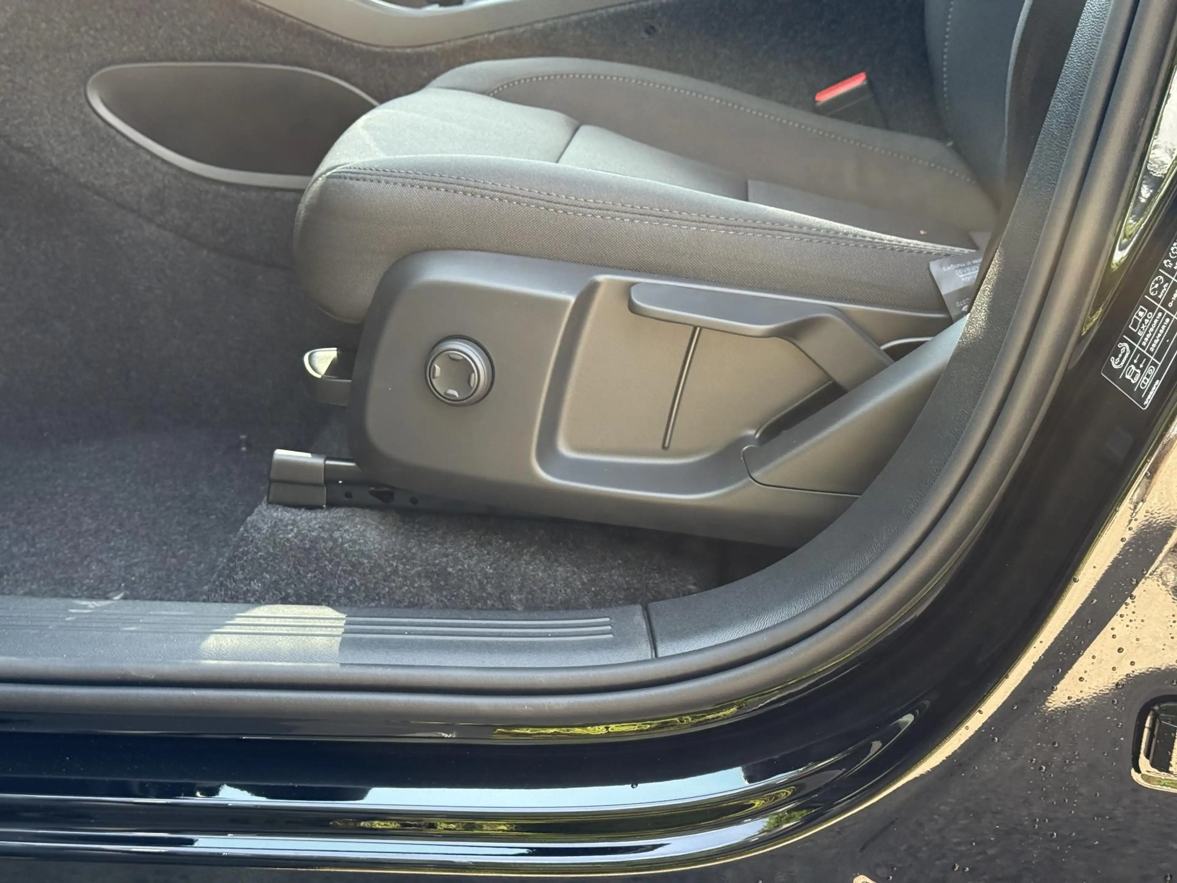Volvo EX40 Single Motor Extended Range Core 82 kWh — photo 13
