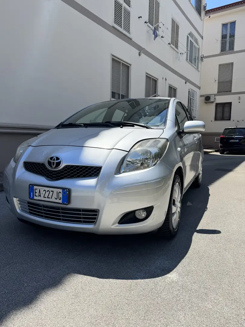 Toyota Yaris 5p 1.0 Luxury Pack - 2