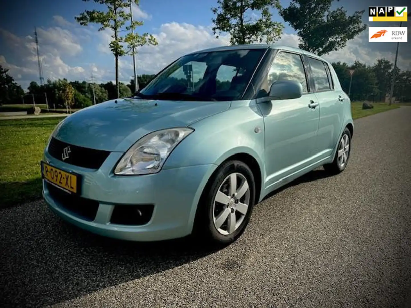 Suzuki Swift 1.5 Exclusive, automaat, zeer lage km stand ,boekj Bleu - 1