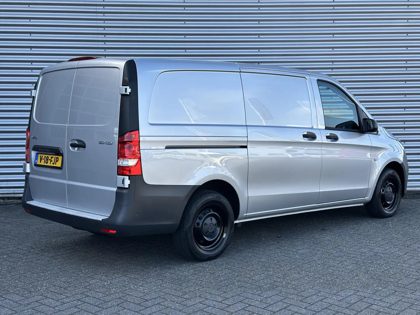 Mercedes-Benz Vito 110 CDI L2 Navigatie Airco Camera Achterdeuren Mer Argento - 2