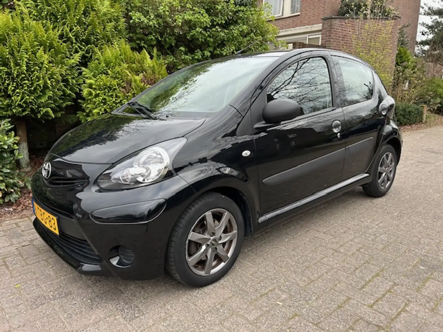 Toyota Aygo 1.0 VVT-i Now 1e eig/ 5 Drs/ Airco/ Orig NL auto/ Zwart - 2