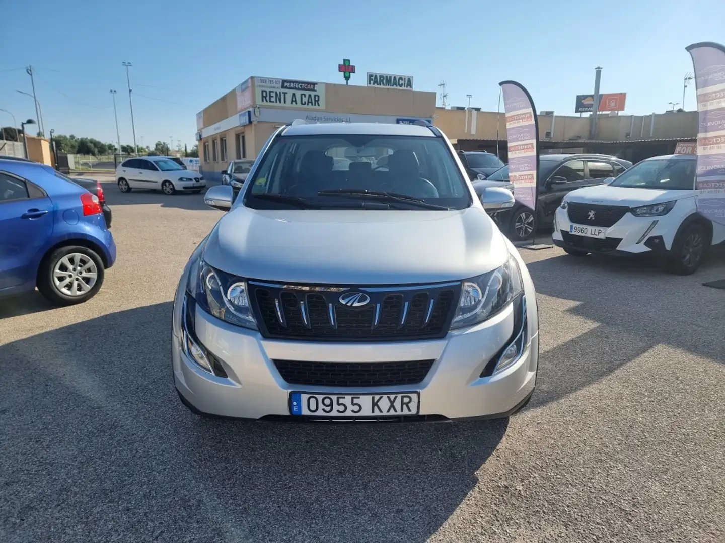 Mahindra XUV500 2.2D W8 FWD Plateado - 2