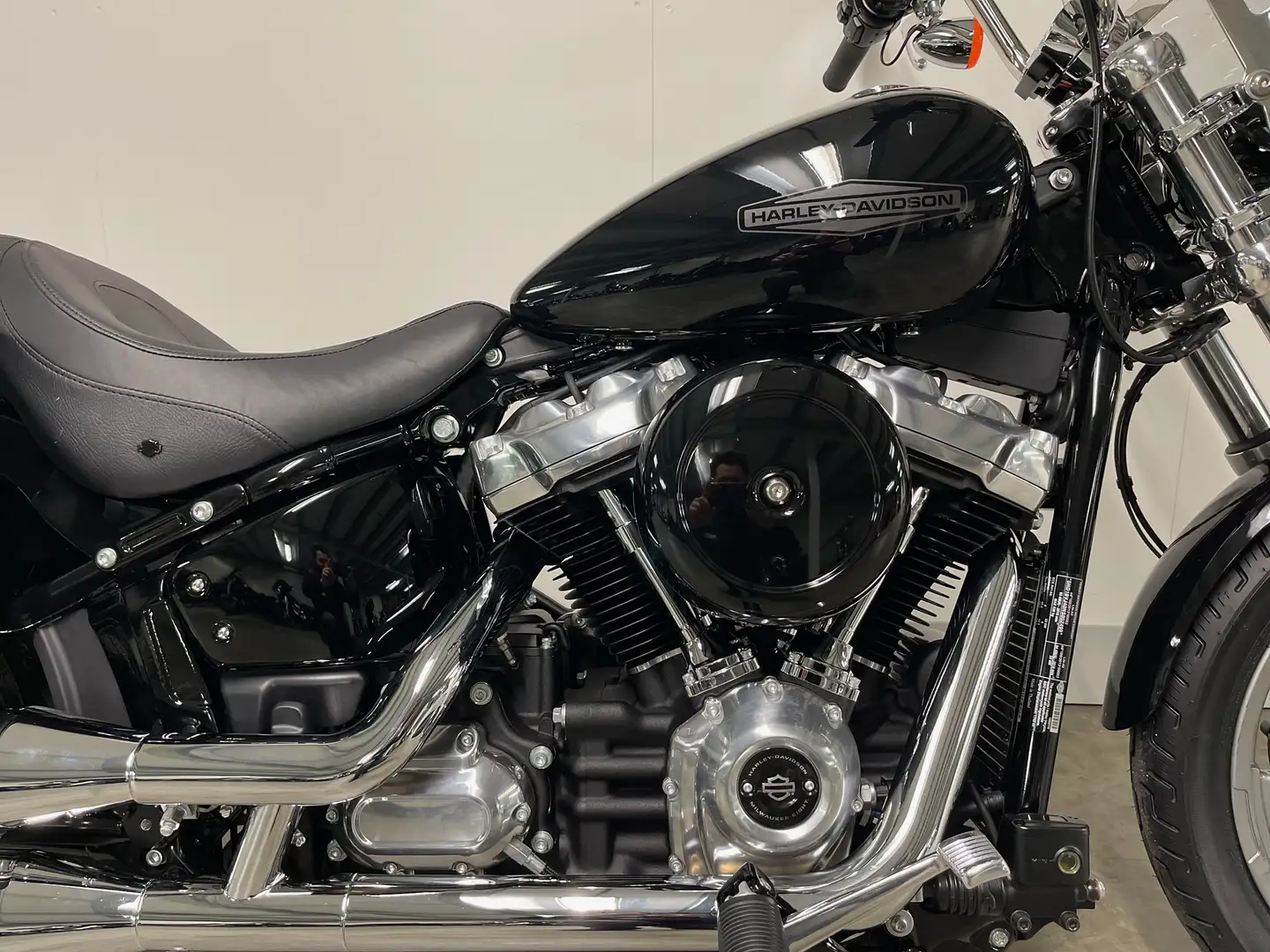 Harley-Davidson Softail FXST STANDARD with Long-Haul Package Schwarz - 2