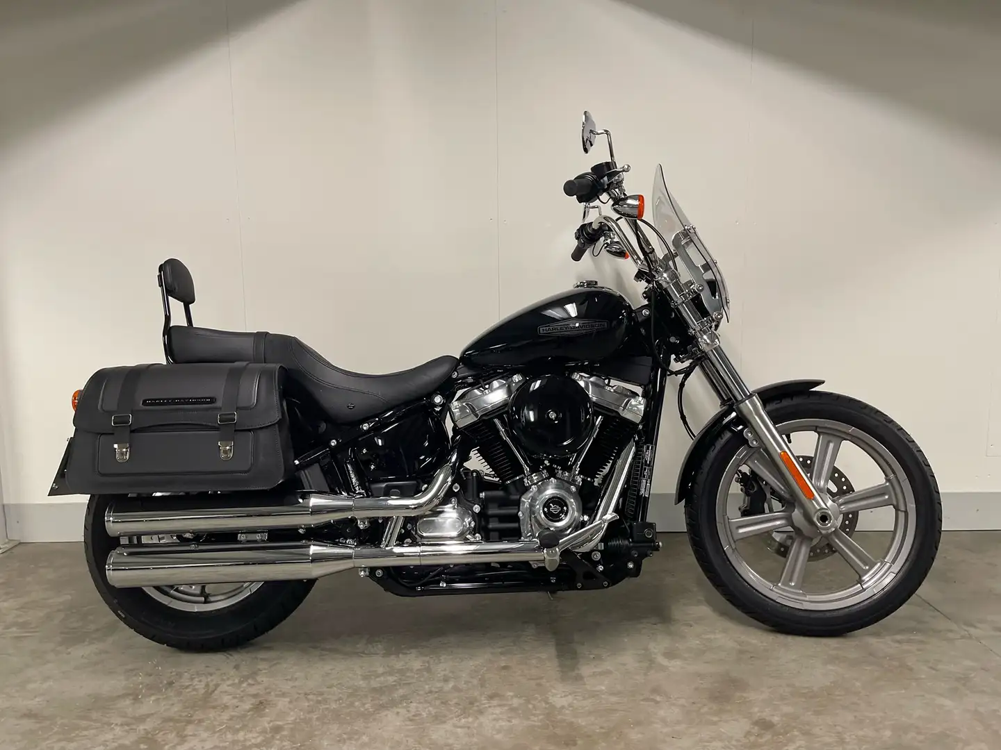 Harley-Davidson Softail FXST STANDARD with Long-Haul Package Zwart - 1