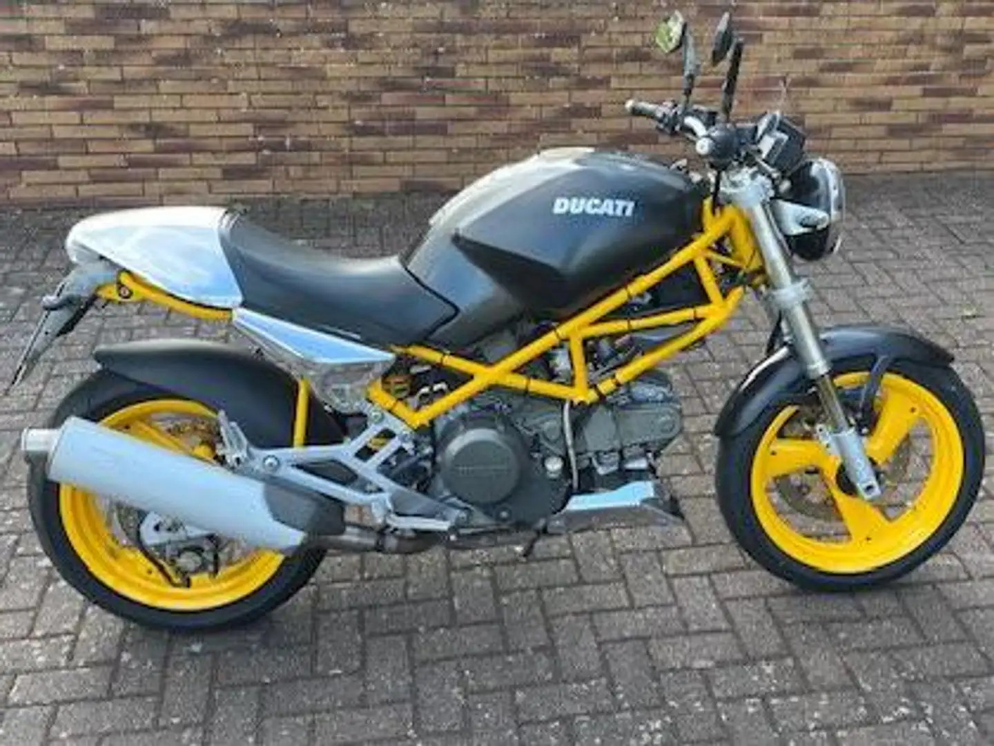 Ducati Monster 600 Schwarz - 1