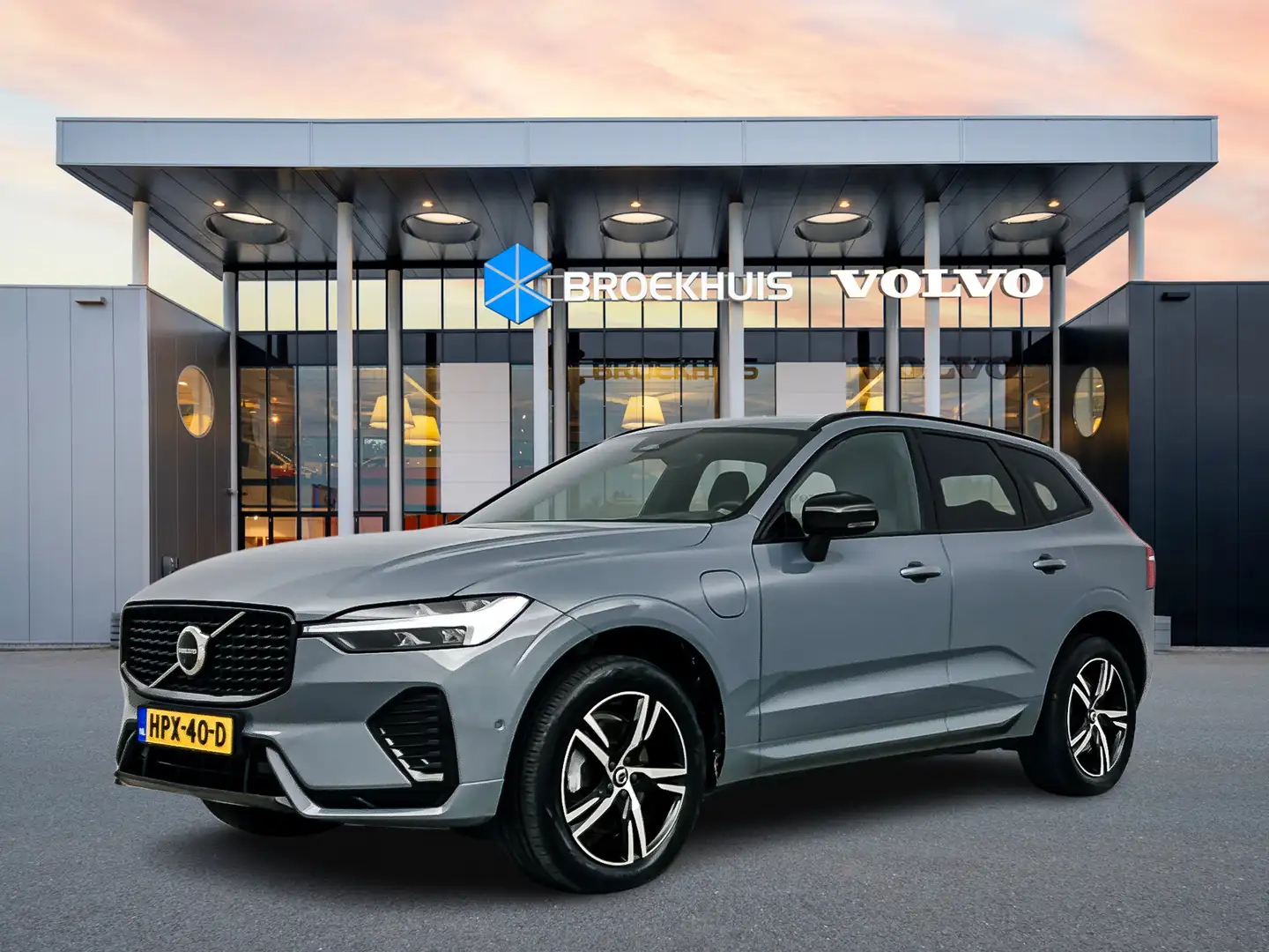 Volvo XC60 T6 Recharge AWD R-Design | 19" | 360 Camera | Head Grijs - 1
