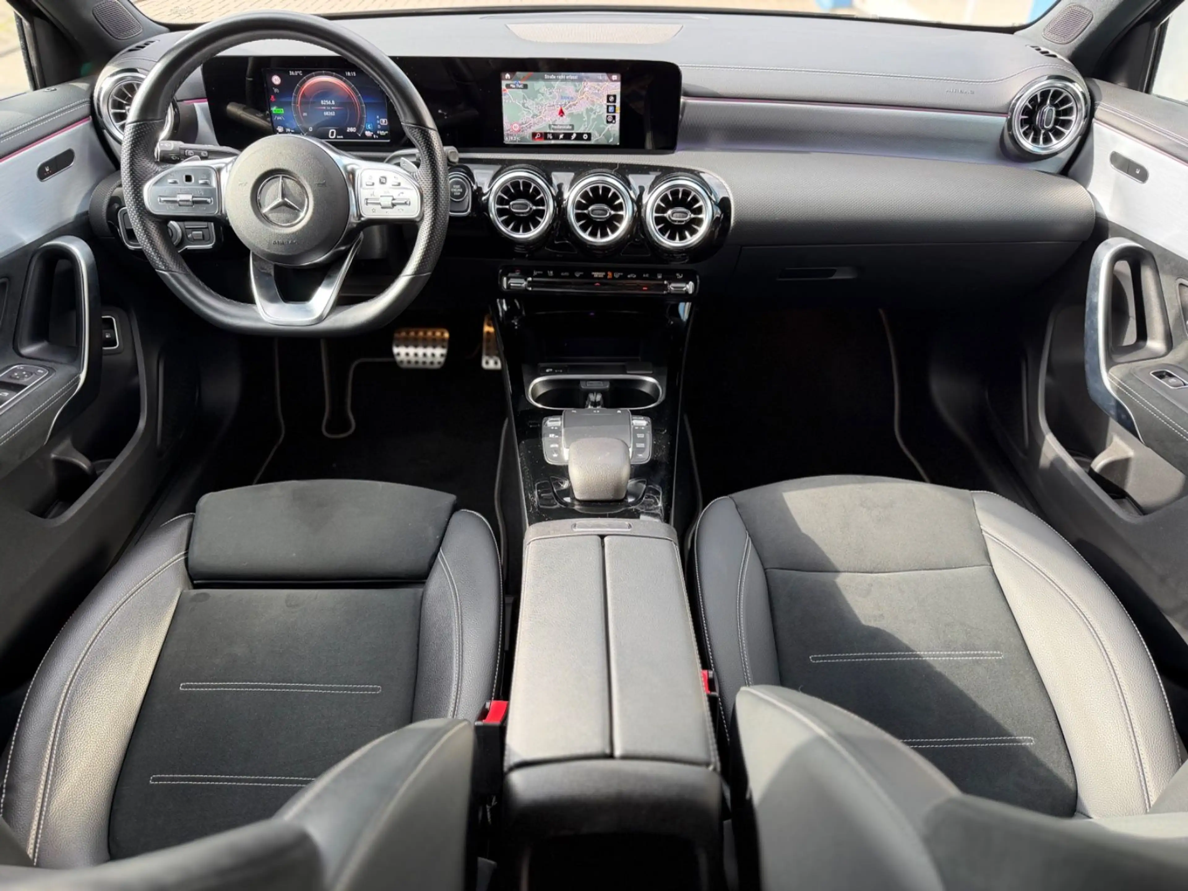 Mercedes-Benz A 250 AMG-Line LED/AMBIENTE/NIGHTPAKET/MBUX/PTS — photo 35