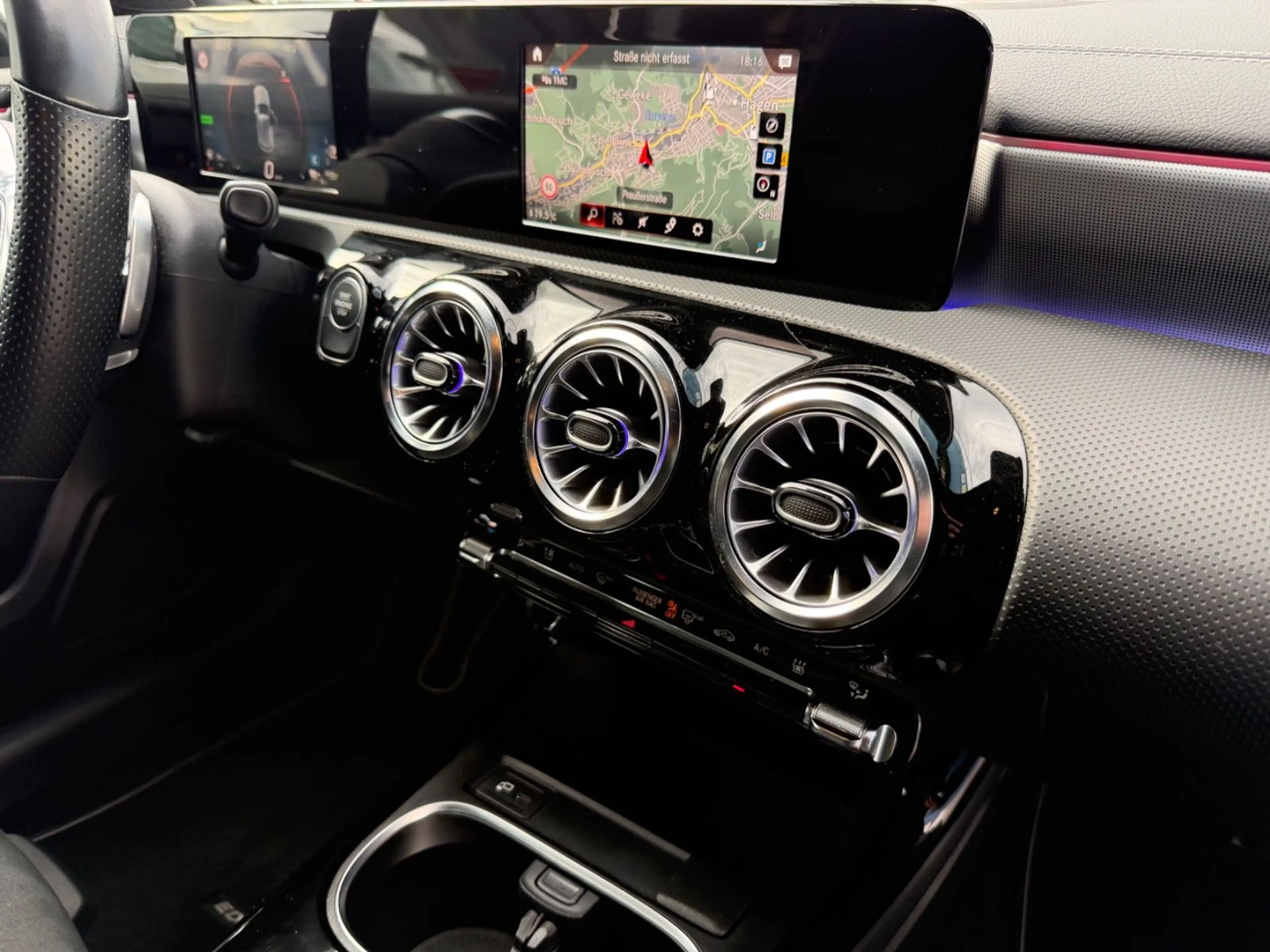 Mercedes-Benz A 250 AMG-Line LED/AMBIENTE/NIGHTPAKET/MBUX/PTS — photo 33