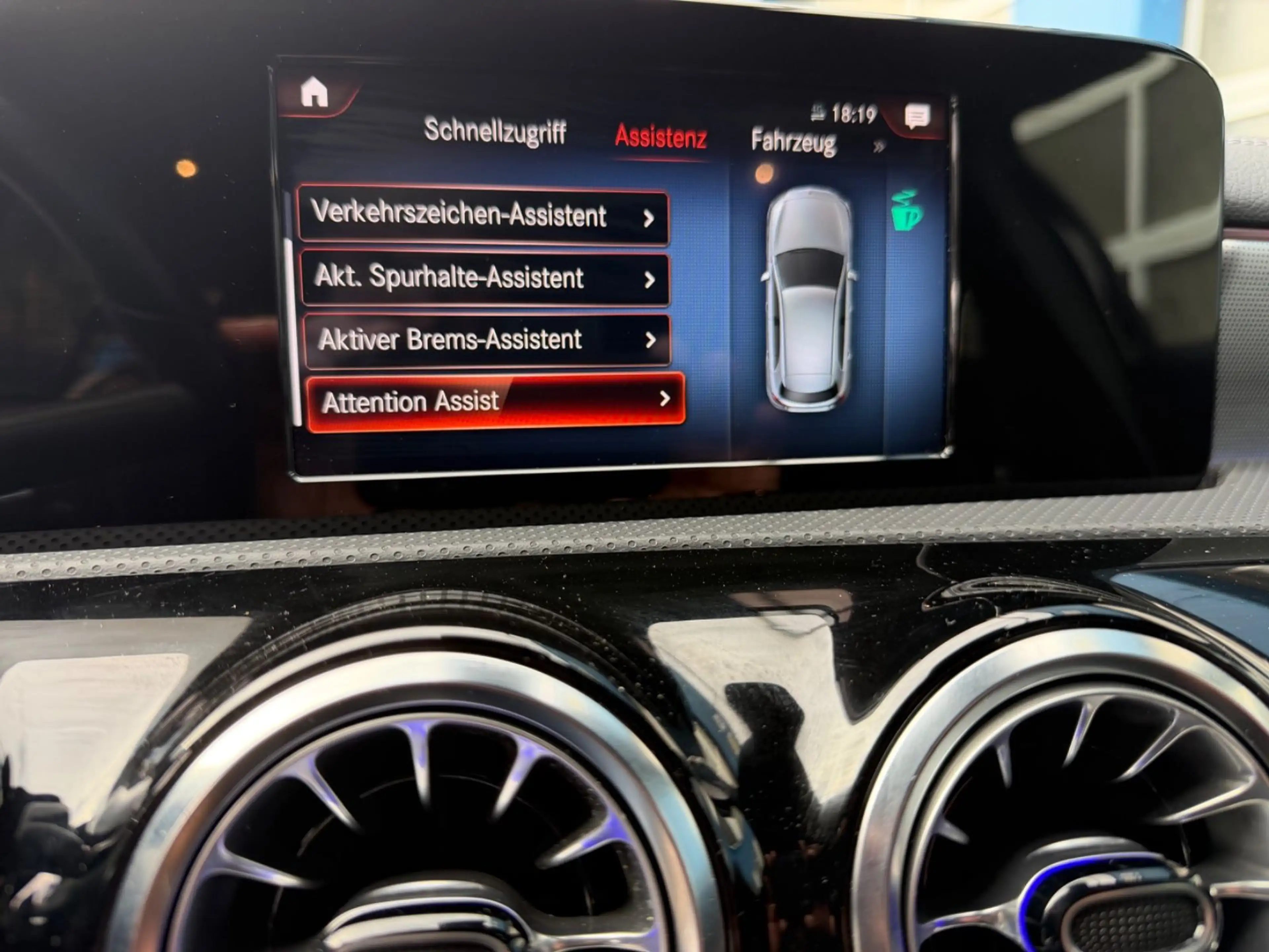 Mercedes-Benz A 250 AMG-Line LED/AMBIENTE/NIGHTPAKET/MBUX/PTS — photo 29