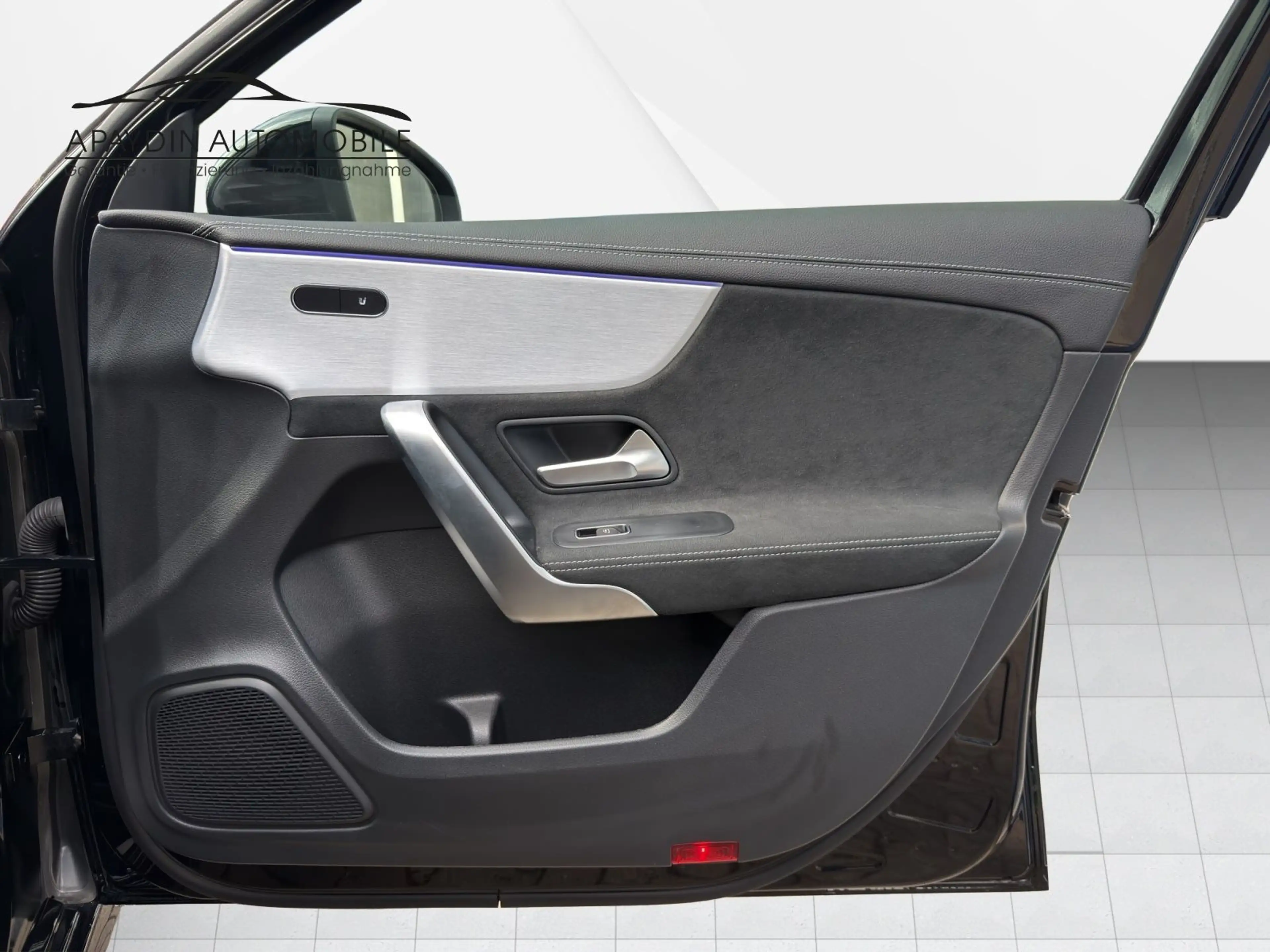 Mercedes-Benz A 250 AMG-Line LED/AMBIENTE/NIGHTPAKET/MBUX/PTS — photo 11