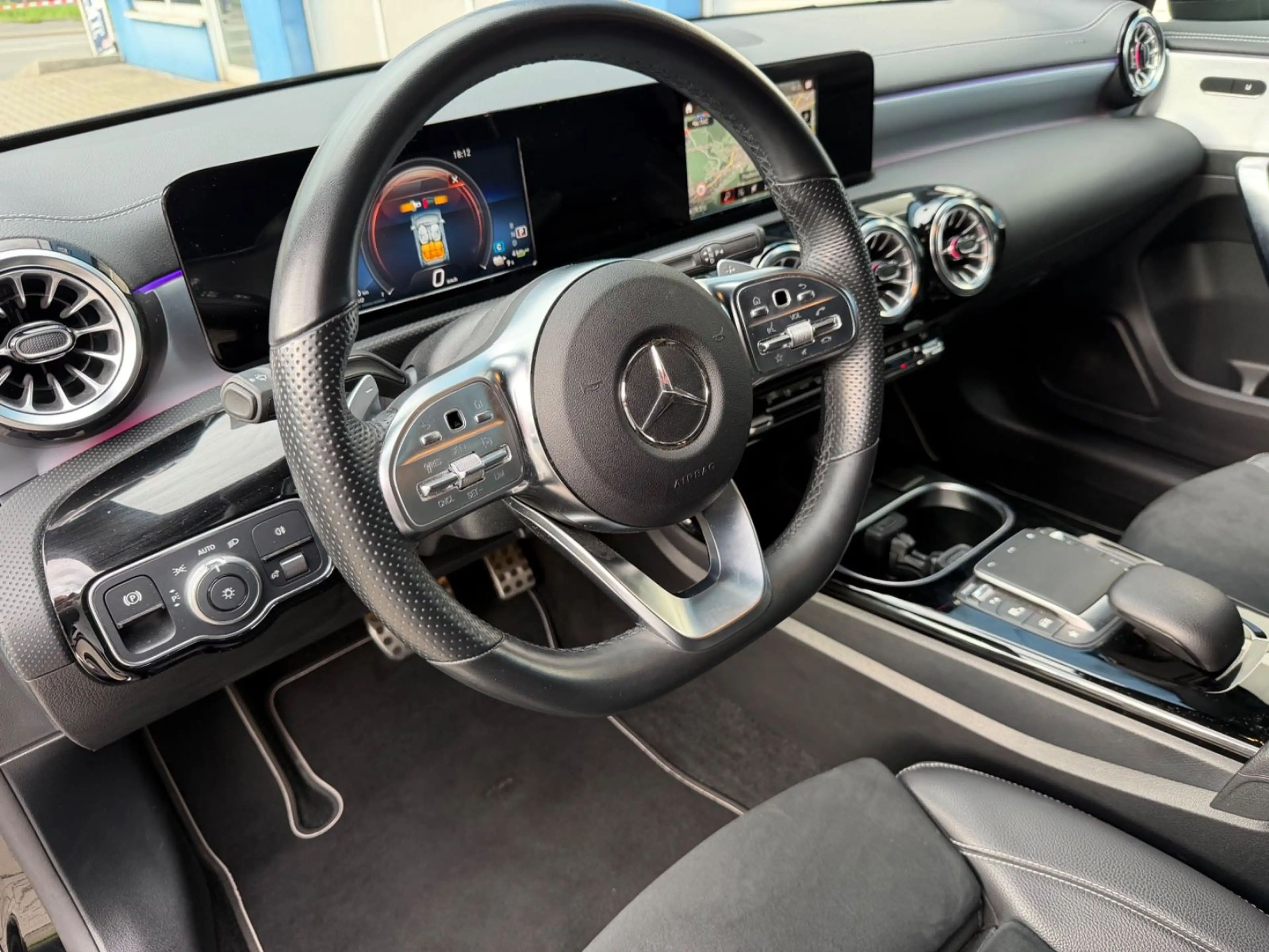 Mercedes-Benz A 250 AMG-Line LED/AMBIENTE/NIGHTPAKET/MBUX/PTS — photo 40