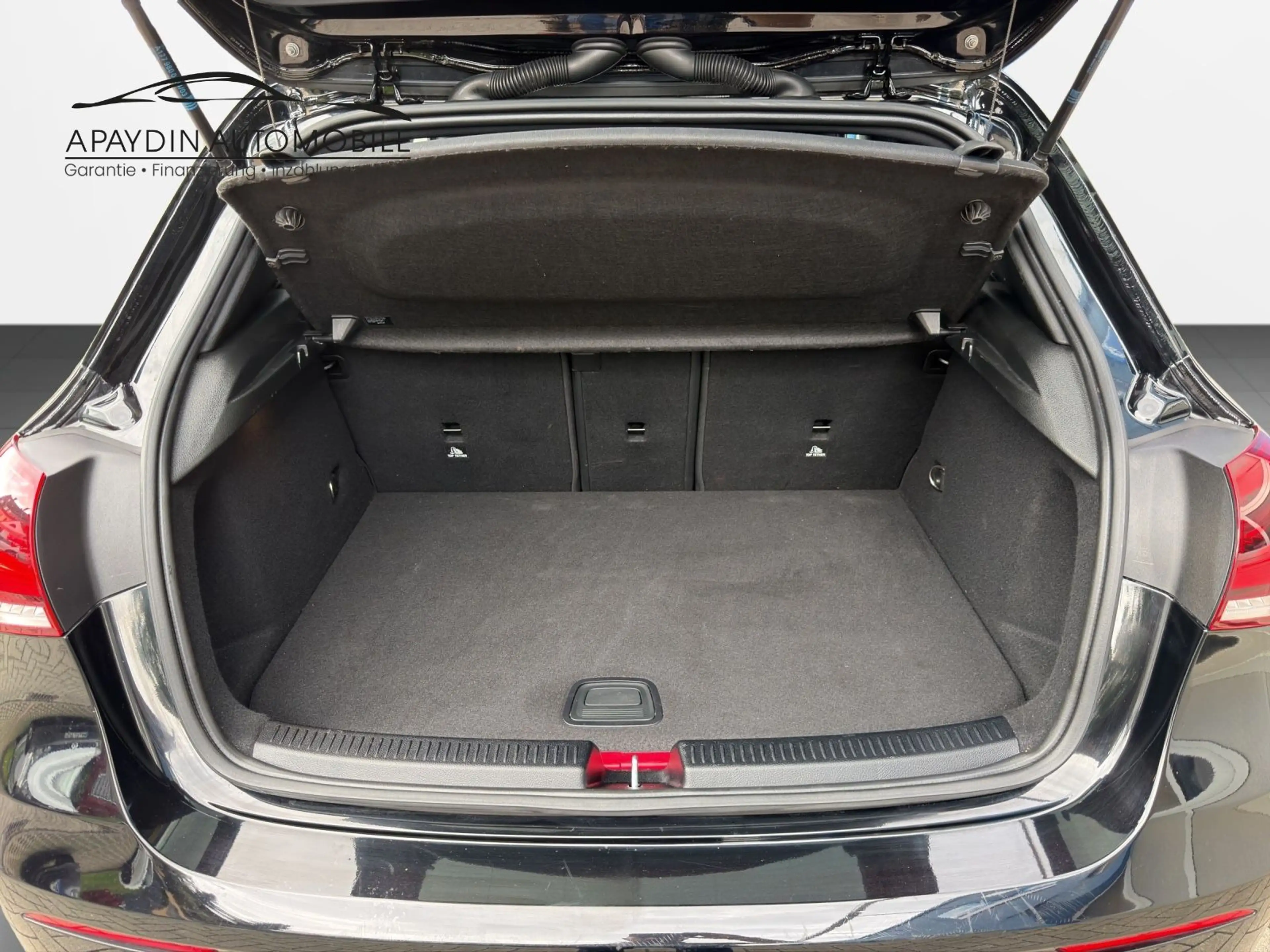 Mercedes-Benz A 250 AMG-Line LED/AMBIENTE/NIGHTPAKET/MBUX/PTS — photo 16