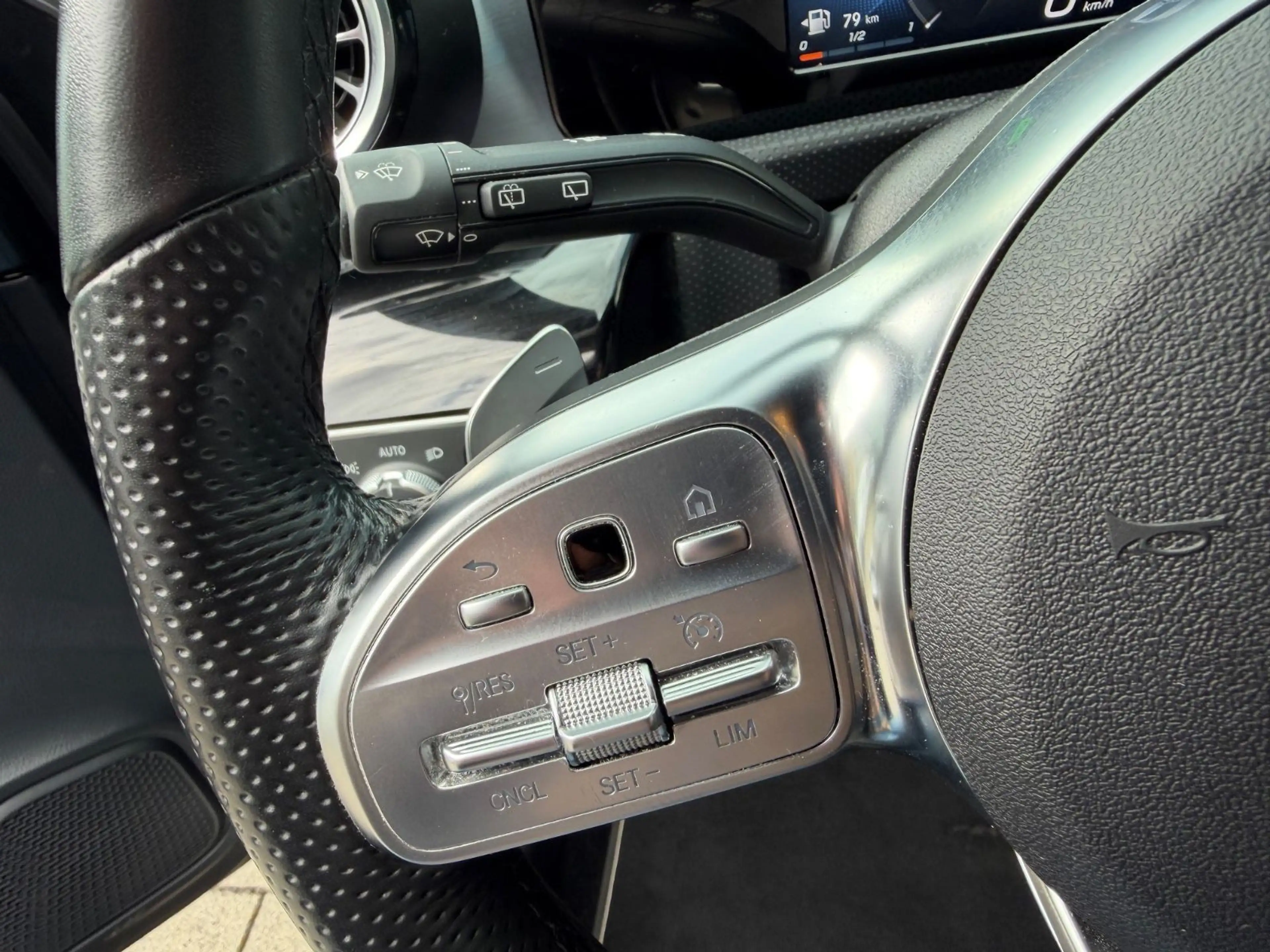 Mercedes-Benz A 250 AMG-Line LED/AMBIENTE/NIGHTPAKET/MBUX/PTS — photo 32