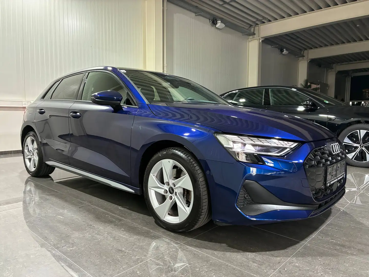 Audi A3 TFSI Panoramadach, Standheizung MwsT Ausweisbar Blau - 1