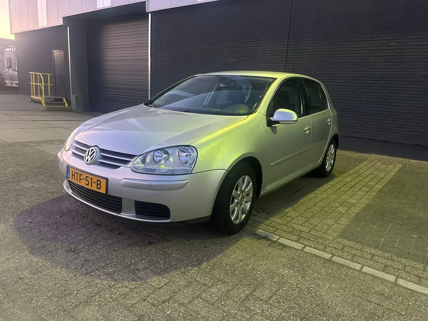 Volkswagen Golf 1.6 Trendline Gris - 1
