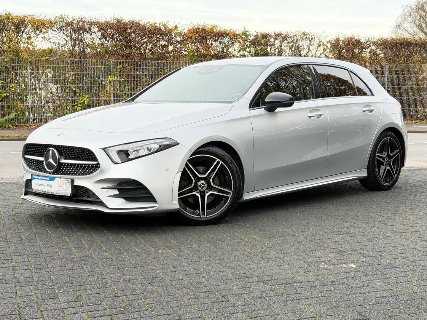 Mercedes-Benz A 180 AMG Line Night Paket MBUX-Kamera-LED-SHZ- Argent - 2