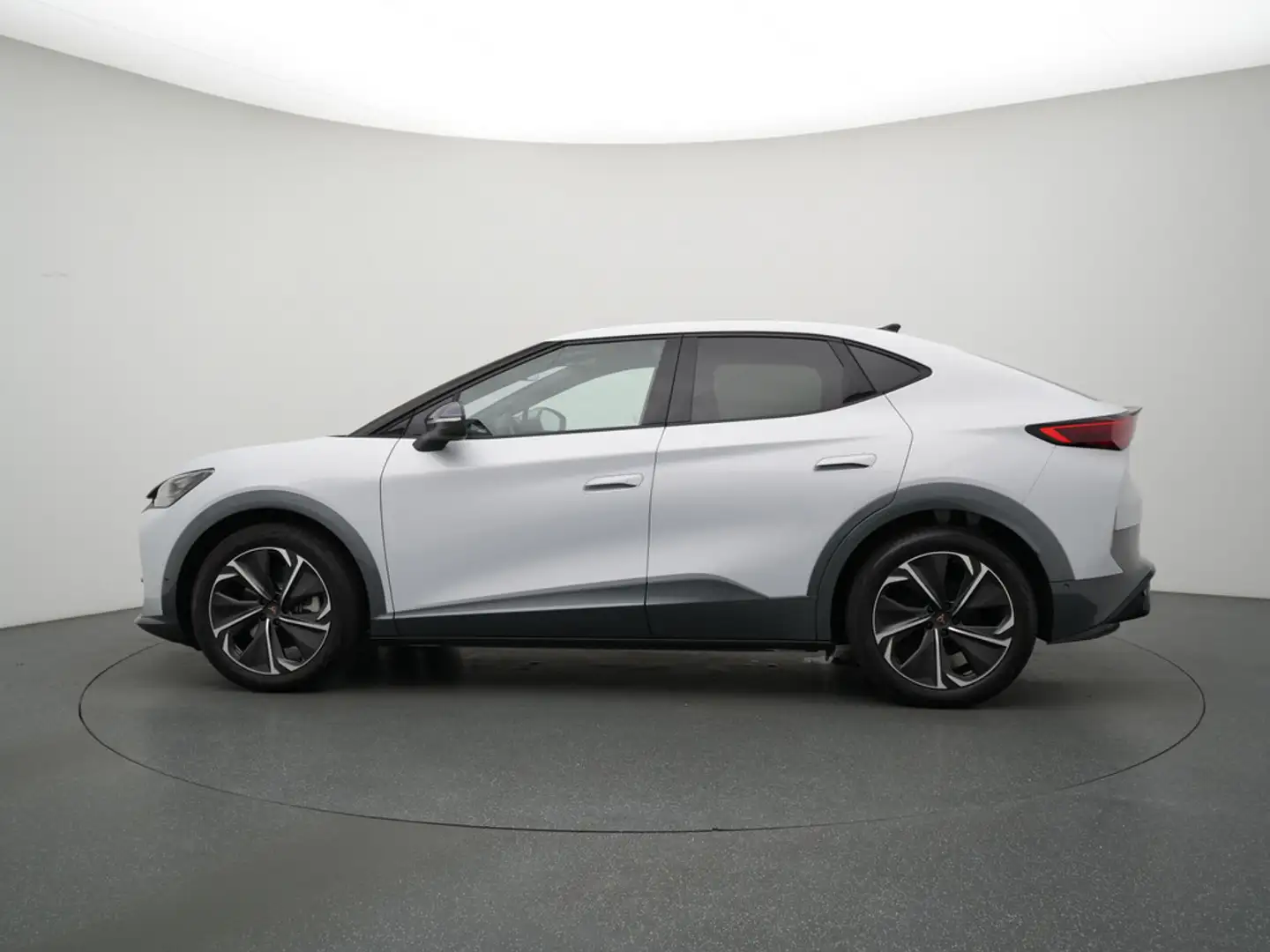 CUPRA Tavascan 250 kW 4Drive VZ ACC MATRIX-LED DCC Zwart - 2