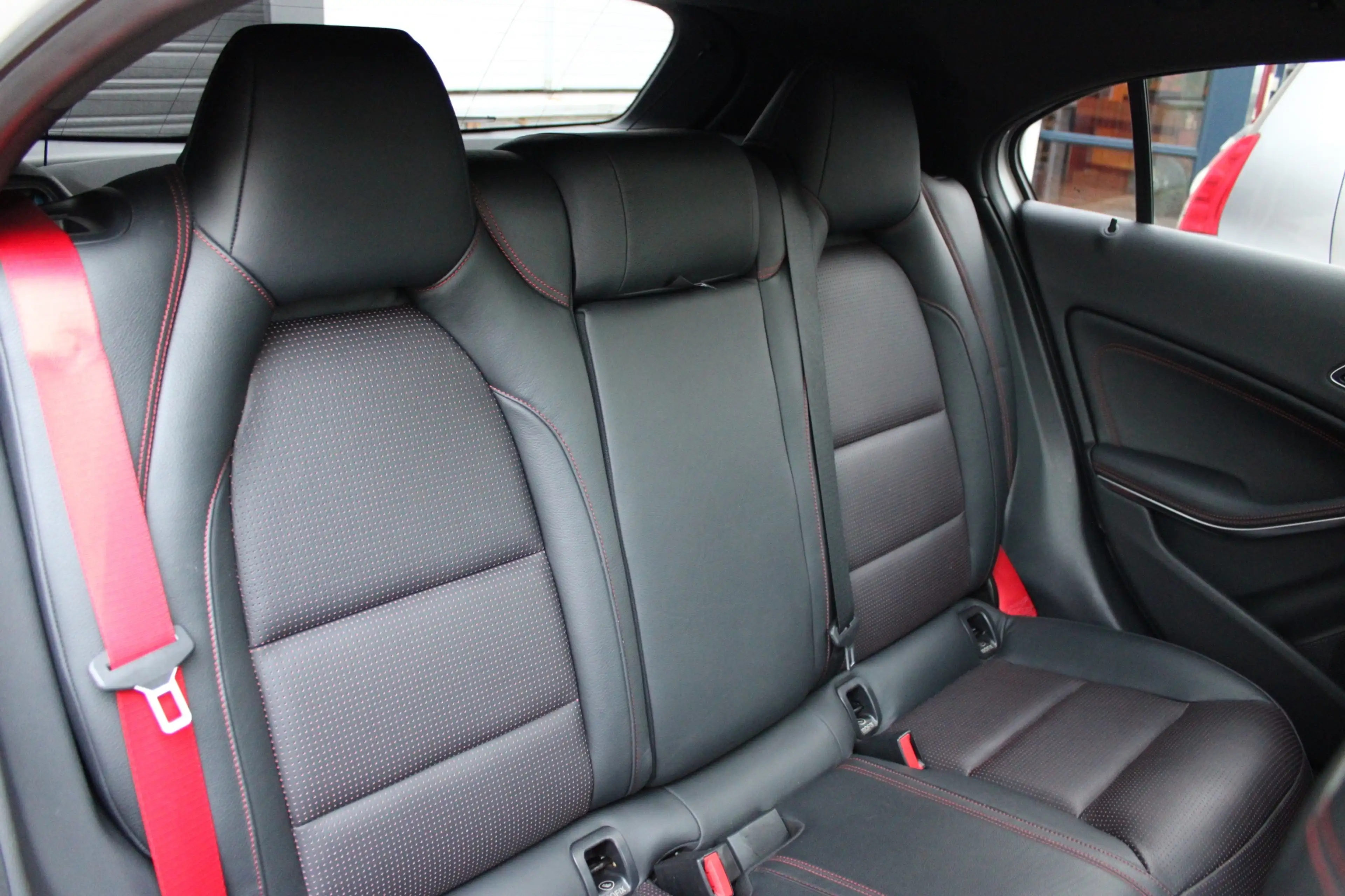 Mercedes-Benz A 45 AMG AMG 45 4MATIC Edition 1 Pano dak — photo 12