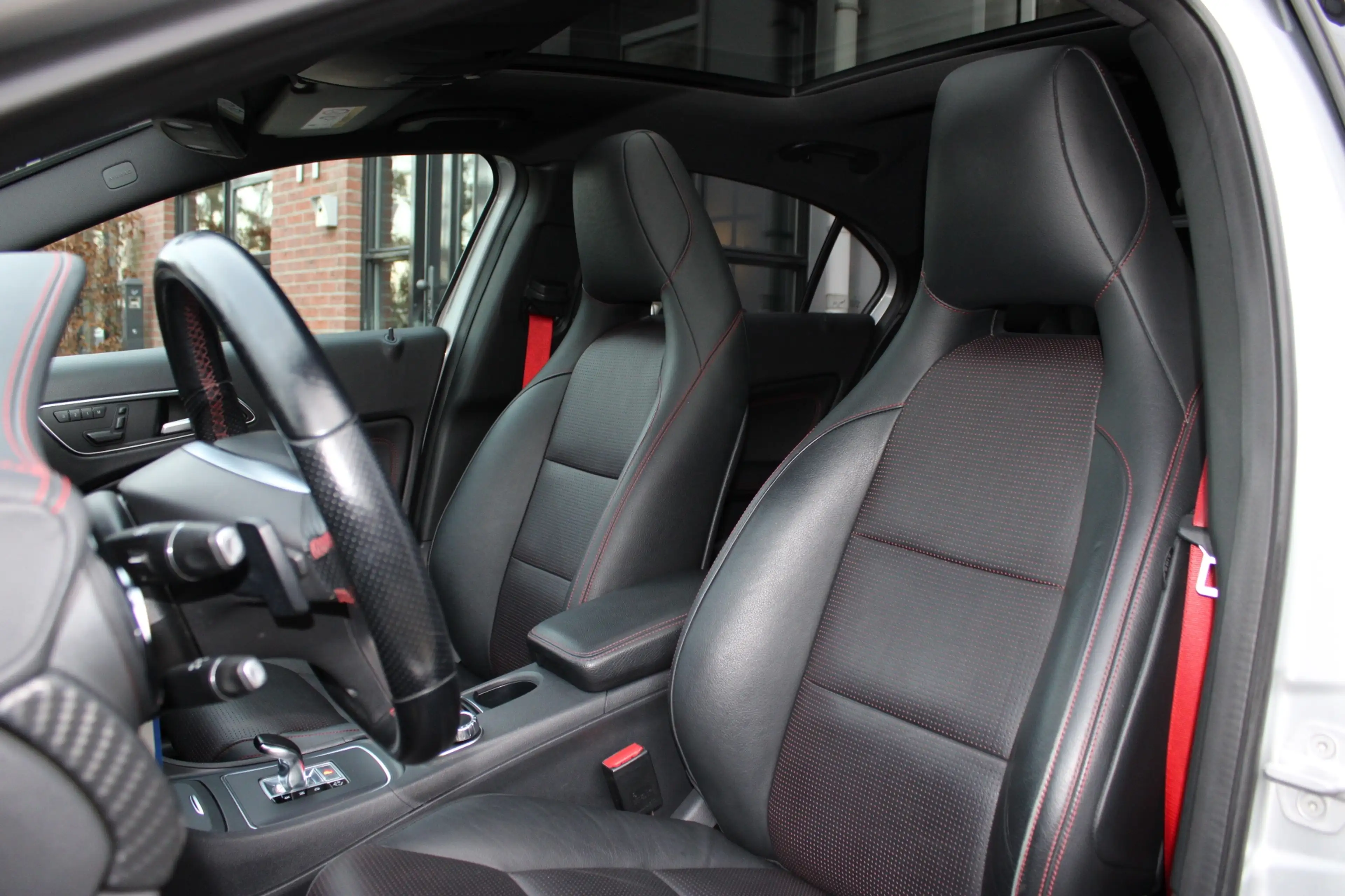 Mercedes-Benz A 45 AMG AMG 45 4MATIC Edition 1 Pano dak — photo 7