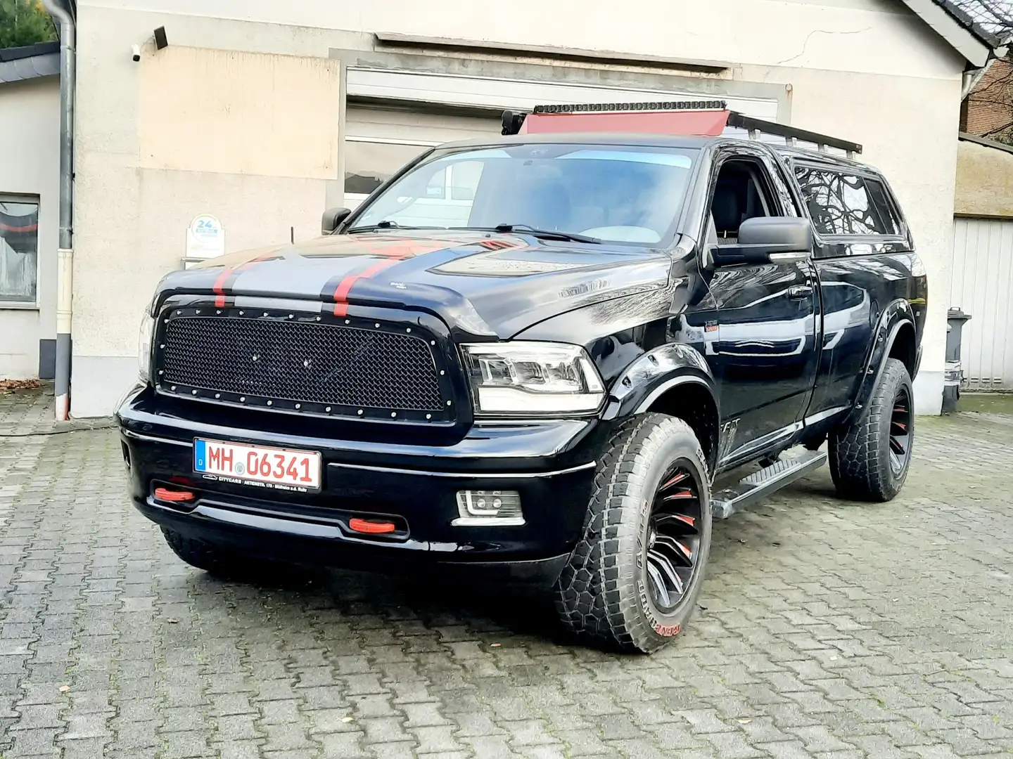 Dodge RAM 5.7 Hemi 4x4 Single Cab Long Bed Hardtop Noir - 2