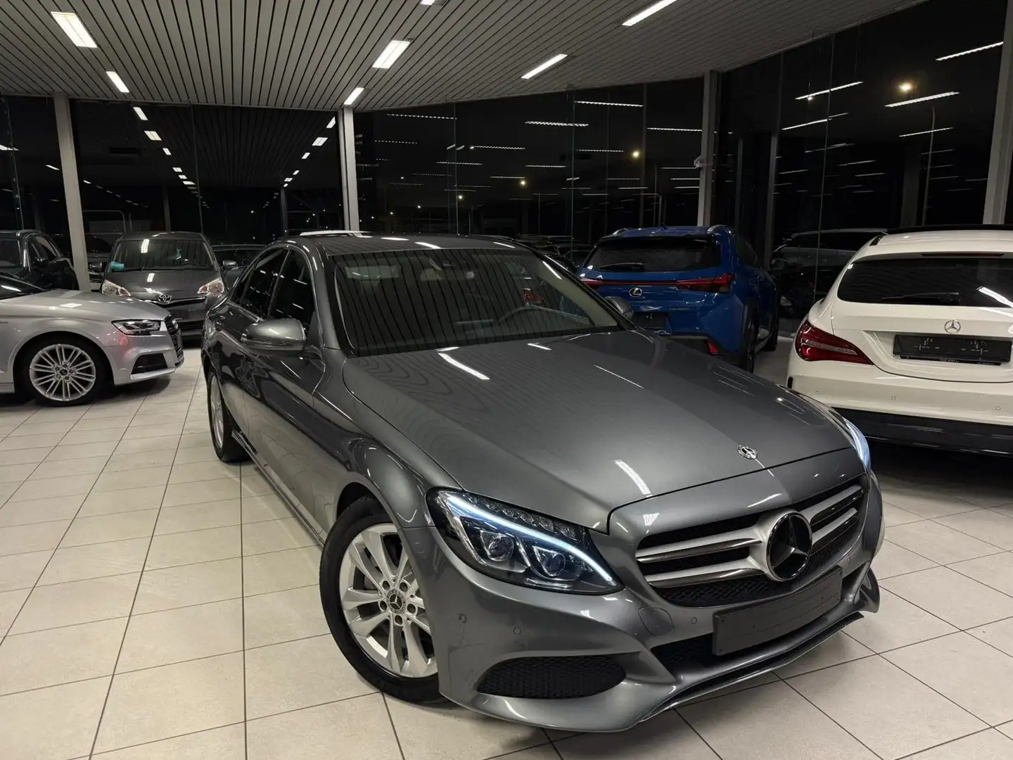 Mercedes-Benz C 200 100kW 2.2D Euro 6 Année 2018, 95.000km Silber - 1