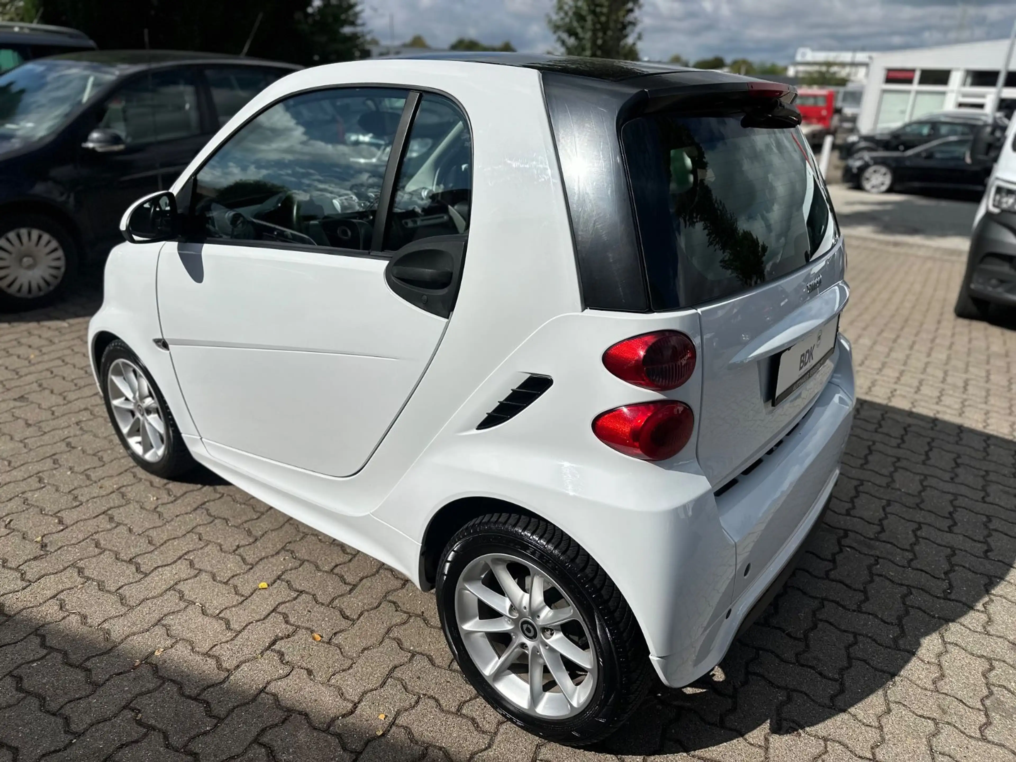 smart forTwo coupe Micro Hybrid Drive/PANO/KLIMA/GJR/ — photo 7