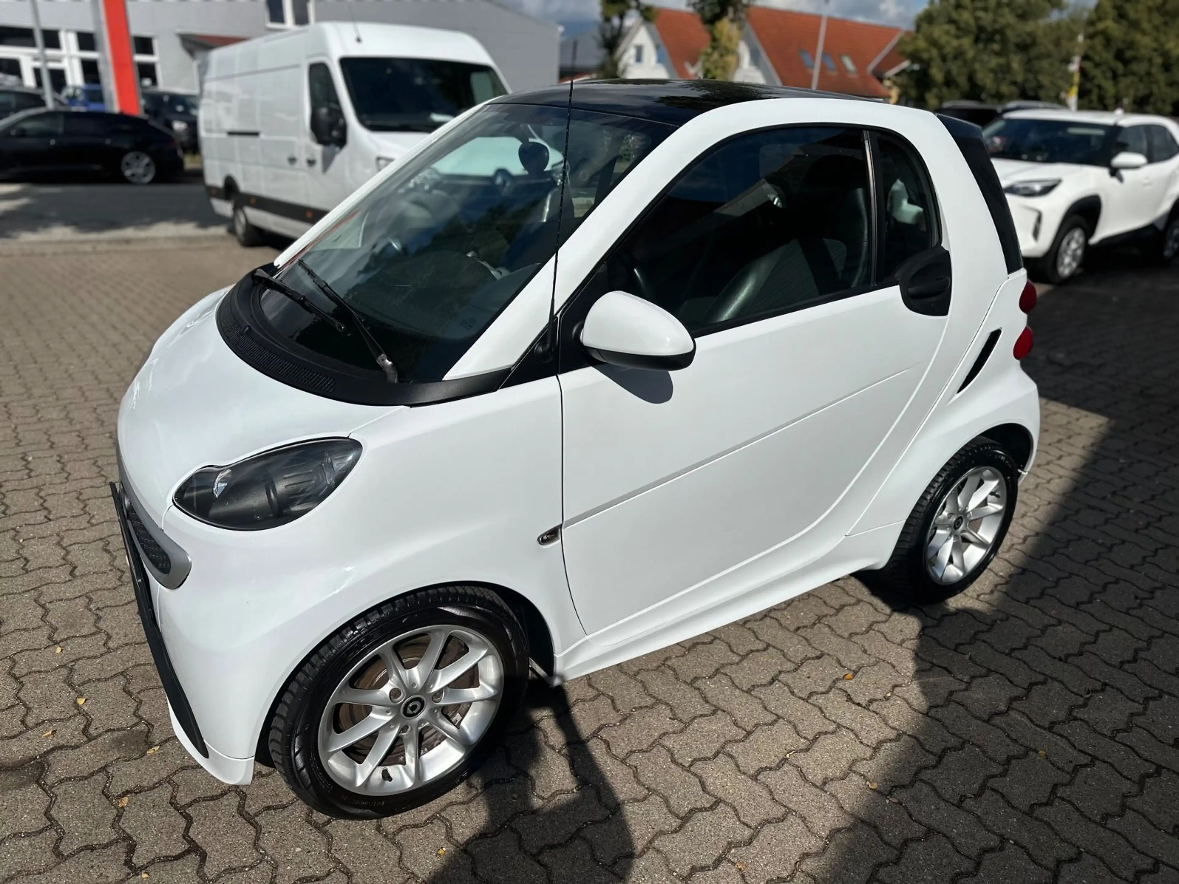 smart forTwo coupe Micro Hybrid Drive/PANO/KLIMA/GJR/ — photo 2