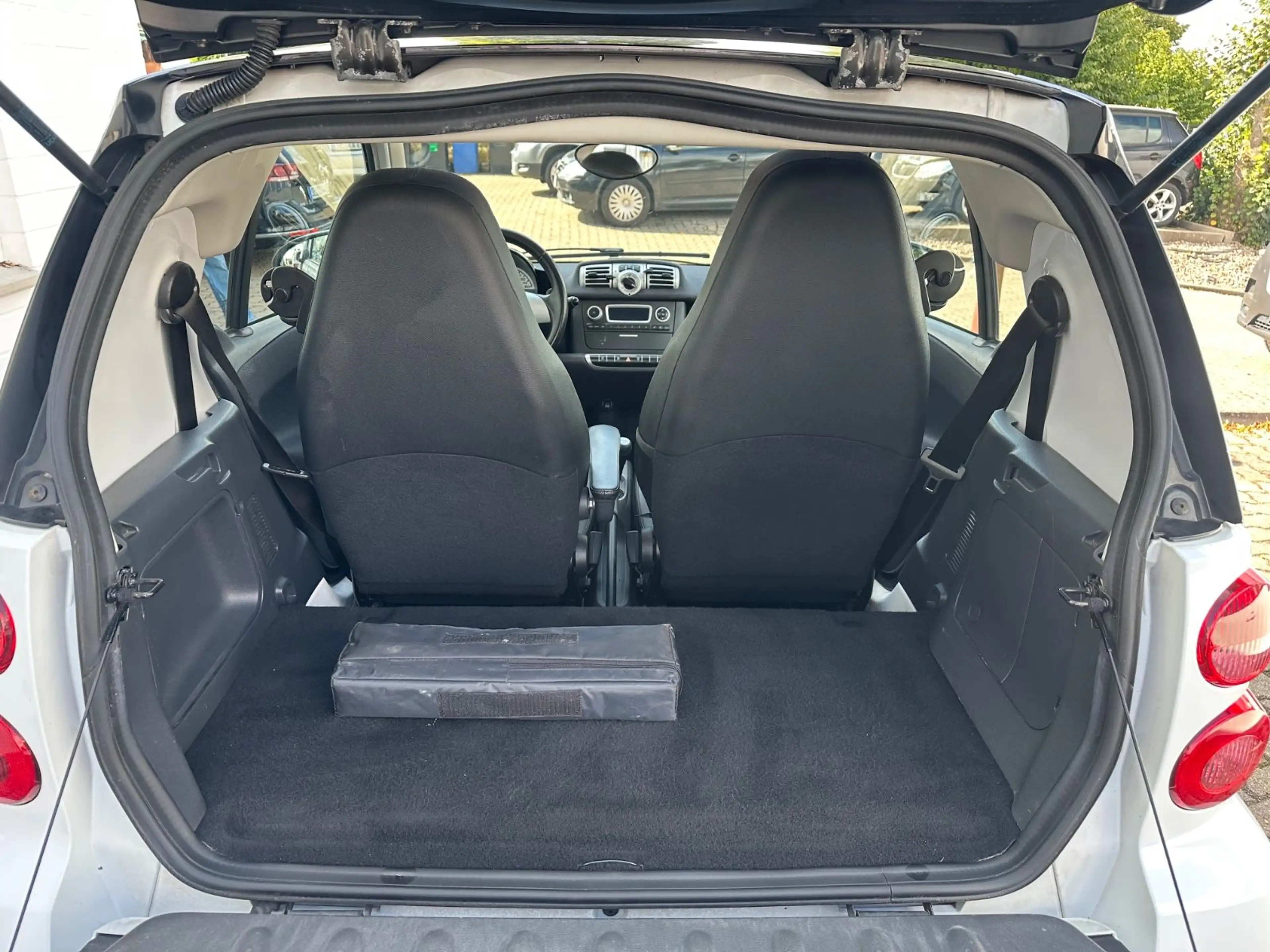 smart forTwo coupe Micro Hybrid Drive/PANO/KLIMA/GJR/ — photo 14