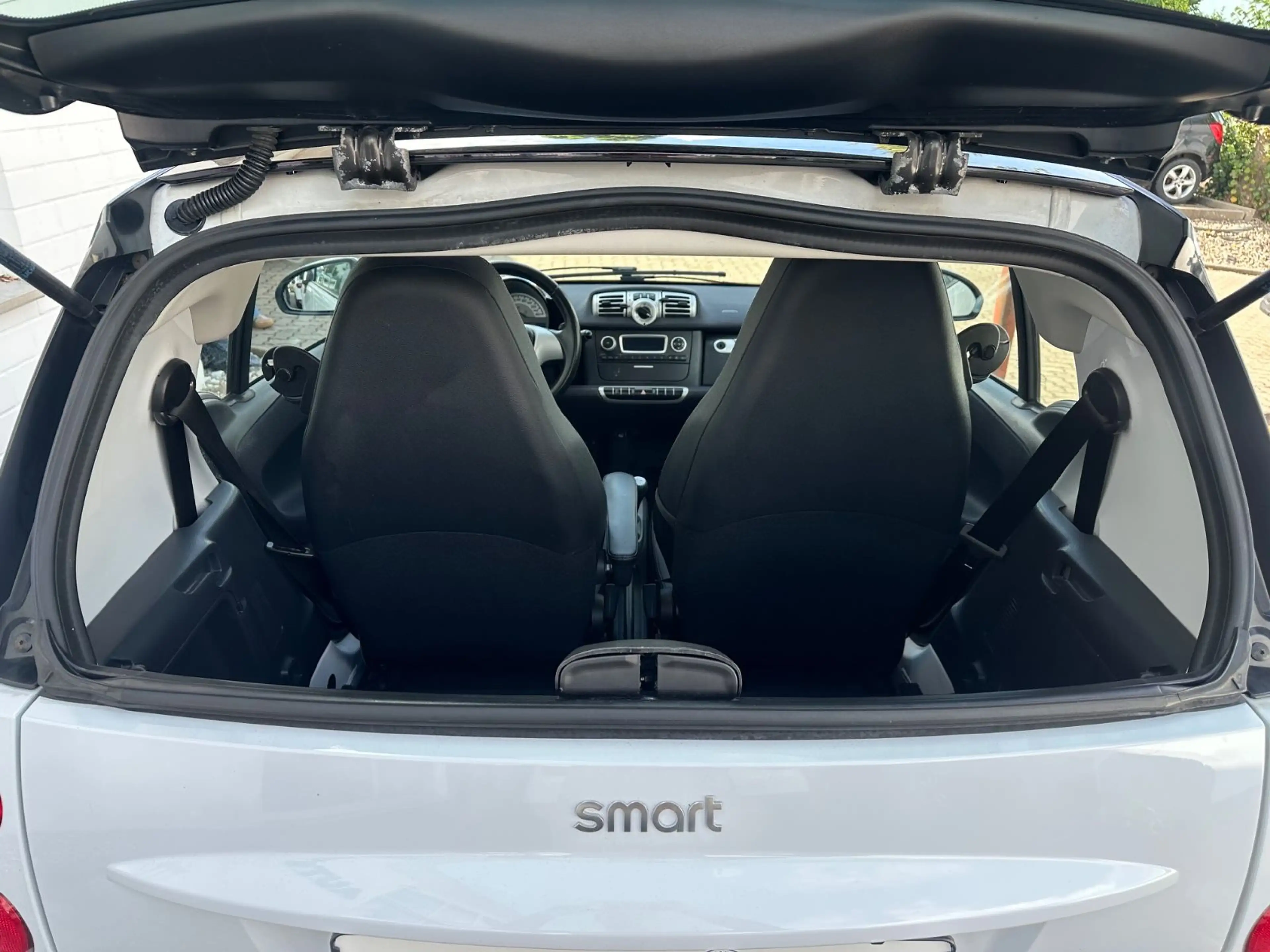 smart forTwo coupe Micro Hybrid Drive/PANO/KLIMA/GJR/ — photo 15