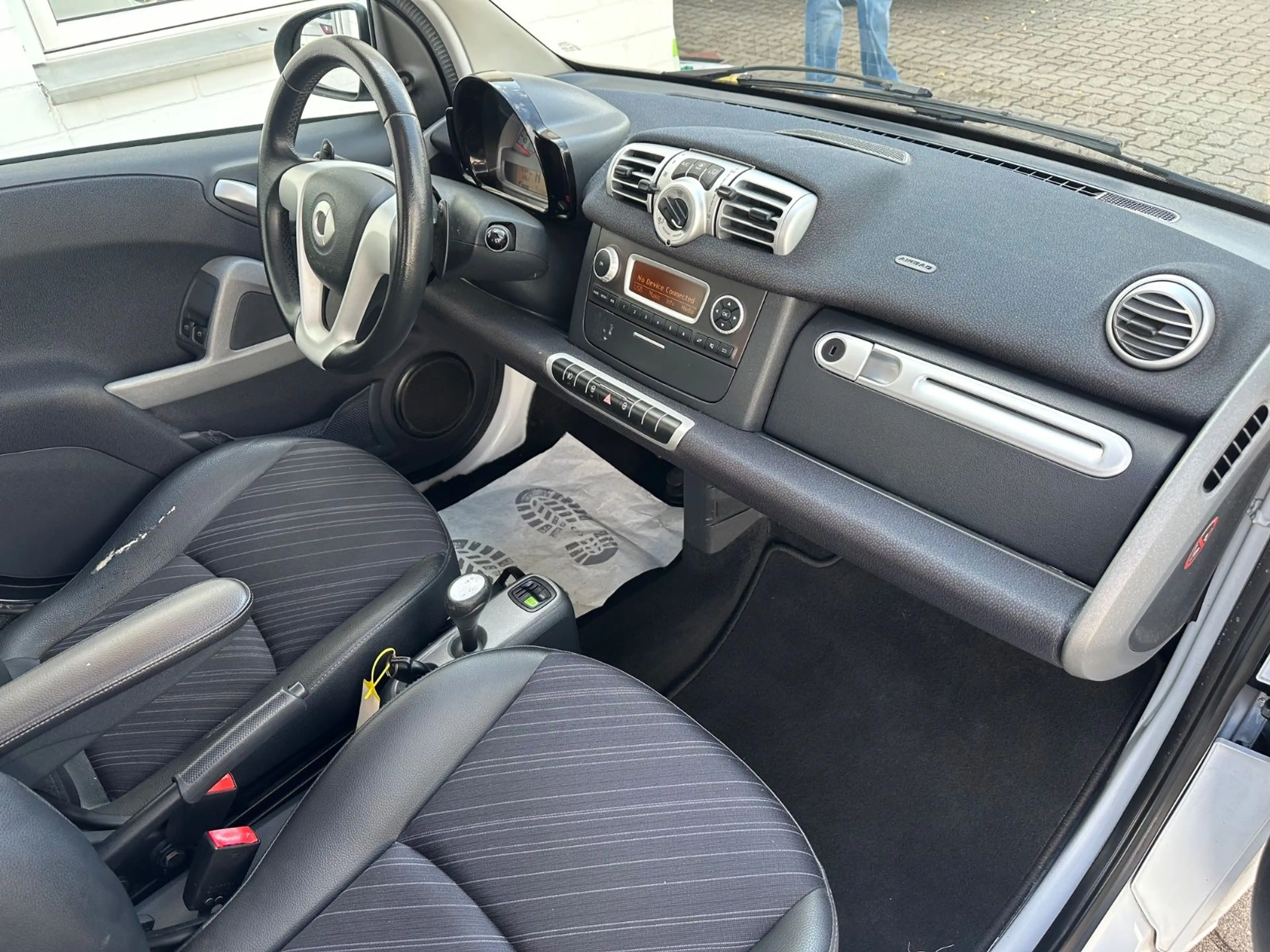 smart forTwo coupe Micro Hybrid Drive/PANO/KLIMA/GJR/ — photo 12